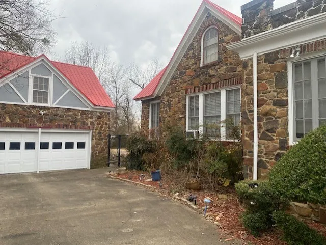 Single Family Residence For Sale in Red River (TX) County , 1404 W MAIN Street, Clarksville, Texas 75426, 3 Bedroom, 3 Bathroom, 2 Garage spaces, 3,212 Sqft, built in 1931, Price $199,000, mls#21178602, Real Estate Agent in Clarksville, Homes For Sale in Red River (TX) county, Homes For Sale in Clarksville, Realtor in Clarksville Texas, Real Estate Brokerage Independent Realty Texas, Luminita Cordes Realtor