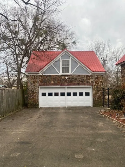 Single Family Residence For Sale in Red River (TX) County , 1404 W MAIN Street, Clarksville, Texas 75426, 3 Bedroom, 3 Bathroom, 2 Garage spaces, 3,212 Sqft, built in 1931, Price $199,000, mls#21178602, Real Estate Agent in Clarksville, Homes For Sale in Red River (TX) county, Homes For Sale in Clarksville, Realtor in Clarksville Texas, Real Estate Brokerage Independent Realty Texas, Luminita Cordes Realtor