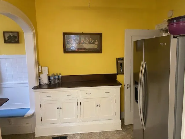 Single Family Residence For Sale in Red River (TX) County , 1404 W MAIN Street, Clarksville, Texas 75426, 3 Bedroom, 3 Bathroom, 2 Garage spaces, 3,212 Sqft, built in 1931, Price $199,000, mls#21178602, Real Estate Agent in Clarksville, Homes For Sale in Red River (TX) county, Homes For Sale in Clarksville, Realtor in Clarksville Texas, Real Estate Brokerage Independent Realty Texas, Luminita Cordes Realtor