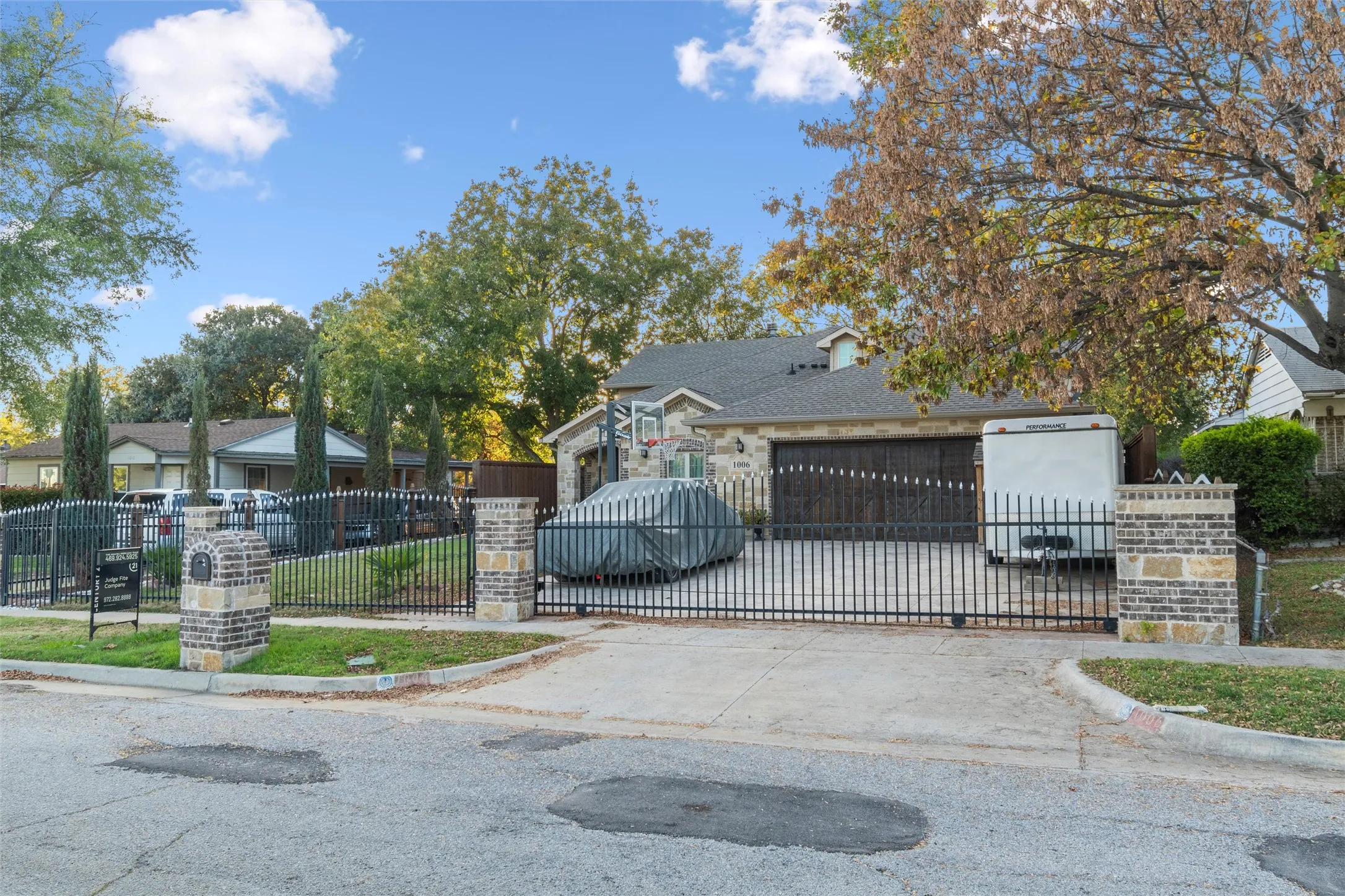 Single Family Residence For Sale in Tarrant County , 1006 Manning Street, Grand Prairie, Texas 75051, 5 Bedroom, 3 Bathroom, 2 Garage spaces, 2,863 Sqft, built in 2017, Preowned, mls#21180068, Real Estate Agent in Grand Prairie, Homes For Sale in Tarrant county, Homes For Sale in Grand Prairie, Realtor in Grand Prairie Texas, Real Estate Brokerage Independent Realty Texas, Luminita Cordes Realtor