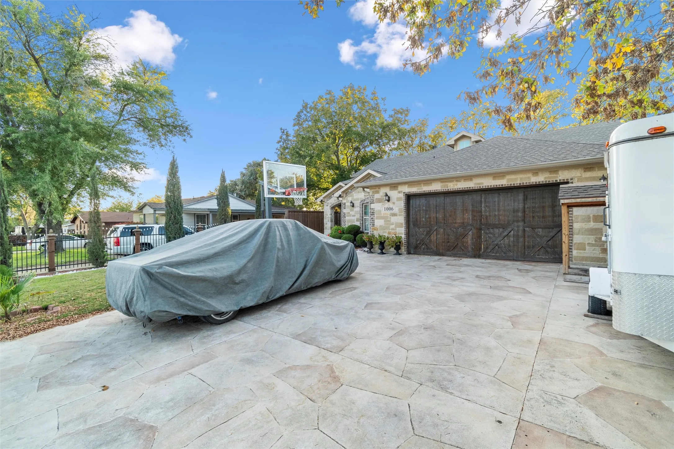 Single Family Residence For Sale in Tarrant County , 1006 Manning Street, Grand Prairie, Texas 75051, 5 Bedroom, 3 Bathroom, 2 Garage spaces, 2,863 Sqft, built in 2017, Preowned, mls#21180068, Real Estate Agent in Grand Prairie, Homes For Sale in Tarrant county, Homes For Sale in Grand Prairie, Realtor in Grand Prairie Texas, Real Estate Brokerage Independent Realty Texas, Luminita Cordes Realtor