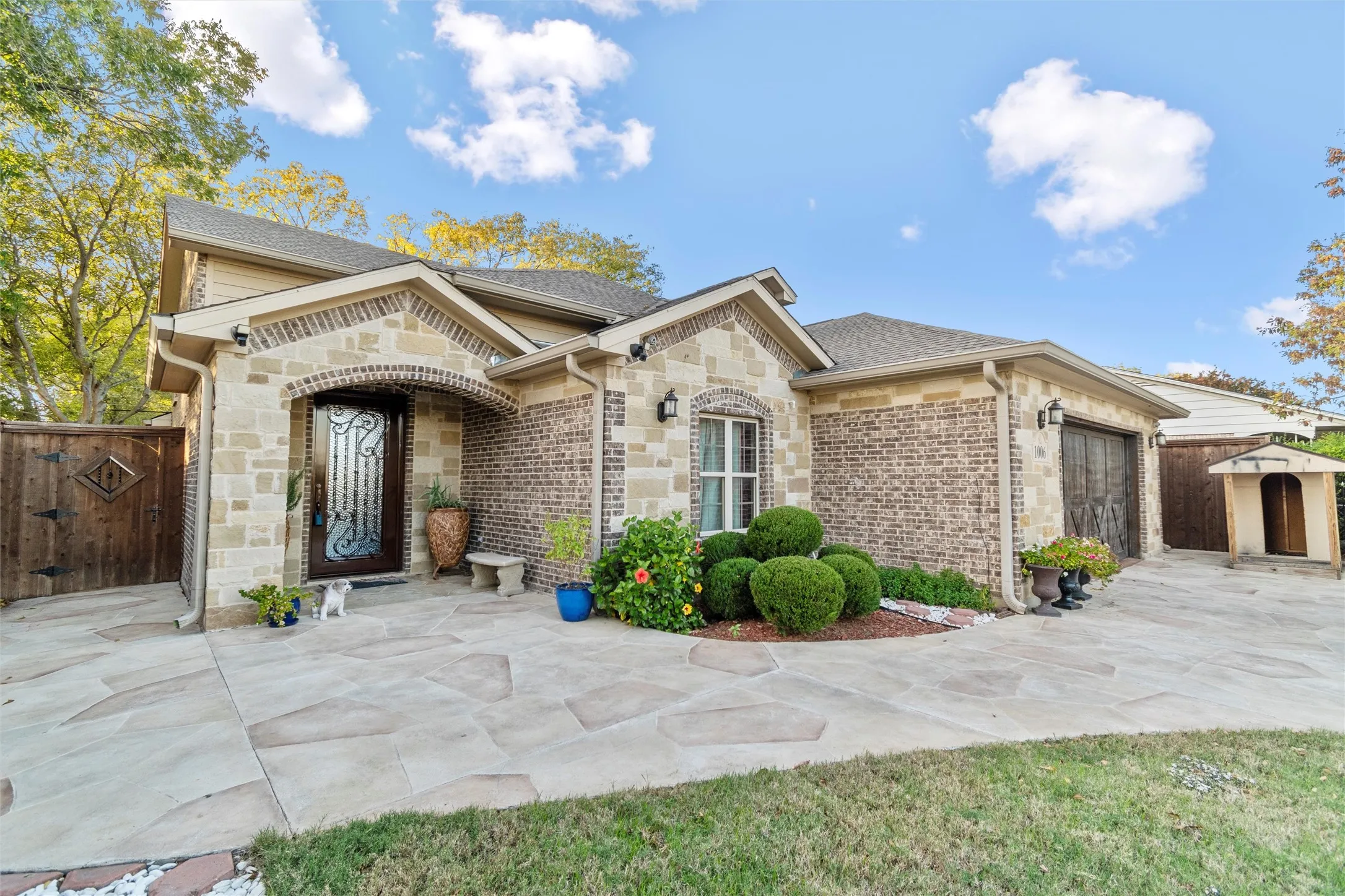Single Family Residence For Sale in Tarrant County , 1006 Manning Street, Grand Prairie, Texas 75051, 5 Bedroom, 3 Bathroom, 2 Garage spaces, 2,863 Sqft, built in 2017, Preowned, mls#21180068, Real Estate Agent in Grand Prairie, Homes For Sale in Tarrant county, Homes For Sale in Grand Prairie, Realtor in Grand Prairie Texas, Real Estate Brokerage Independent Realty Texas, Luminita Cordes Realtor