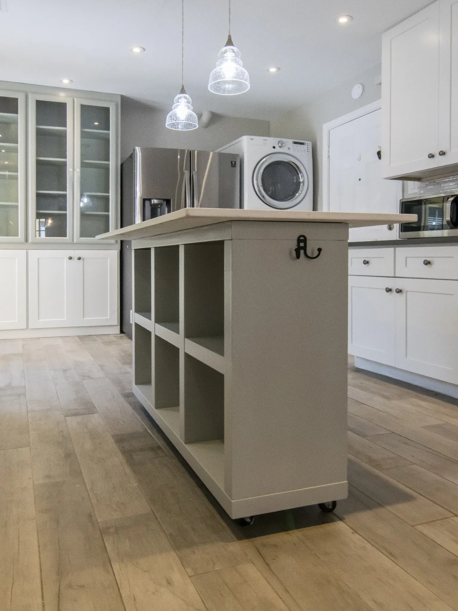 Single Family Residence For Rent in Dallas County , 3142 Royal Gable Drive, Dallas, Texas 75229, 3 Bedroom, 2 Bathroom, 1 Garage spaces, 1,229 Sqft, built in 1983, Preowned, mls#21180112, Real Estate Agent in Dallas, Homes For Rent in Dallas county, Homes For Rent in Dallas, Realtor in Dallas Texas, Real Estate Brokerage Independent Realty Texas, Luminita Cordes Realtor