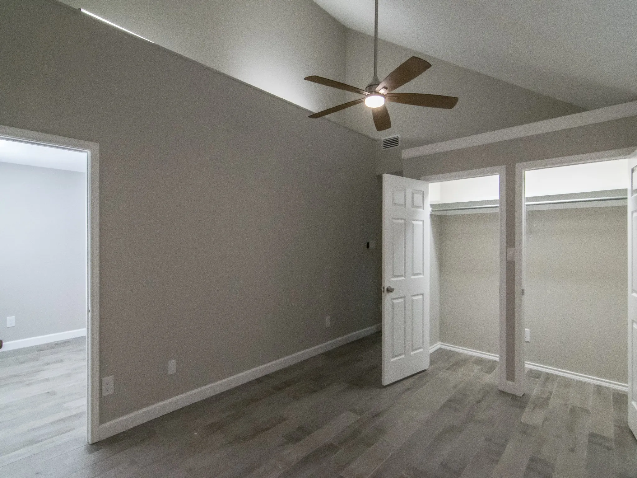 Single Family Residence For Rent in Dallas County , 3142 Royal Gable Drive, Dallas, Texas 75229, 3 Bedroom, 2 Bathroom, 1 Garage spaces, 1,229 Sqft, built in 1983, Preowned, mls#21180112, Real Estate Agent in Dallas, Homes For Rent in Dallas county, Homes For Rent in Dallas, Realtor in Dallas Texas, Real Estate Brokerage Independent Realty Texas, Luminita Cordes Realtor