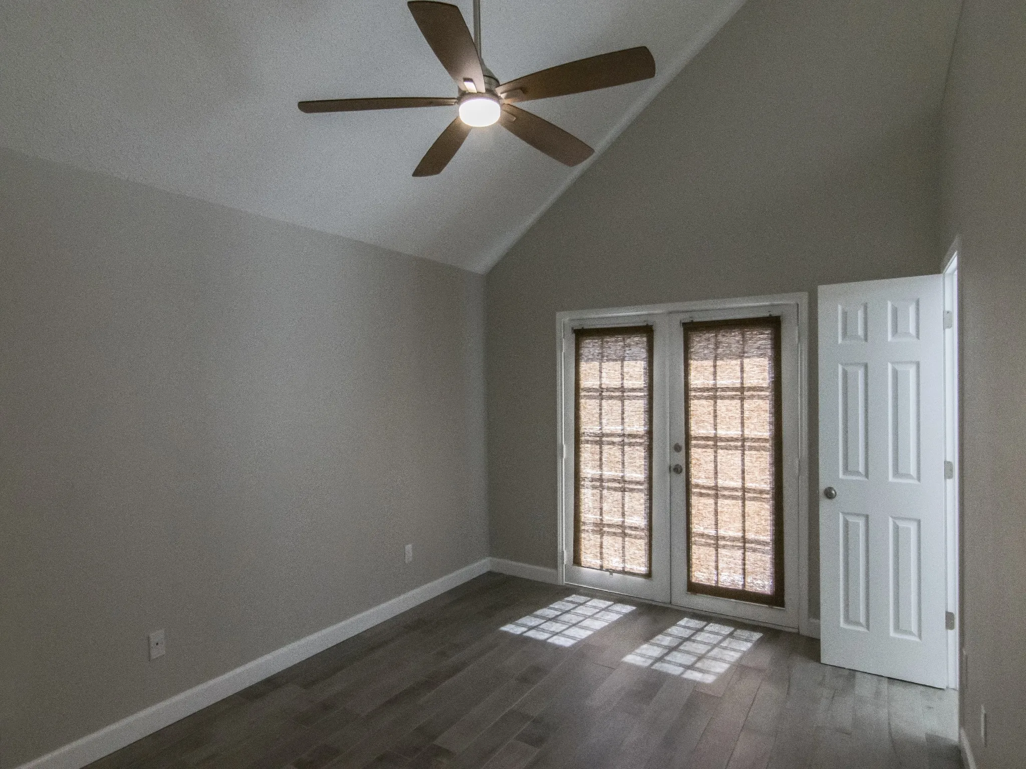 Single Family Residence For Rent in Dallas County , 3142 Royal Gable Drive, Dallas, Texas 75229, 3 Bedroom, 2 Bathroom, 1 Garage spaces, 1,229 Sqft, built in 1983, Preowned, mls#21180112, Real Estate Agent in Dallas, Homes For Rent in Dallas county, Homes For Rent in Dallas, Realtor in Dallas Texas, Real Estate Brokerage Independent Realty Texas, Luminita Cordes Realtor