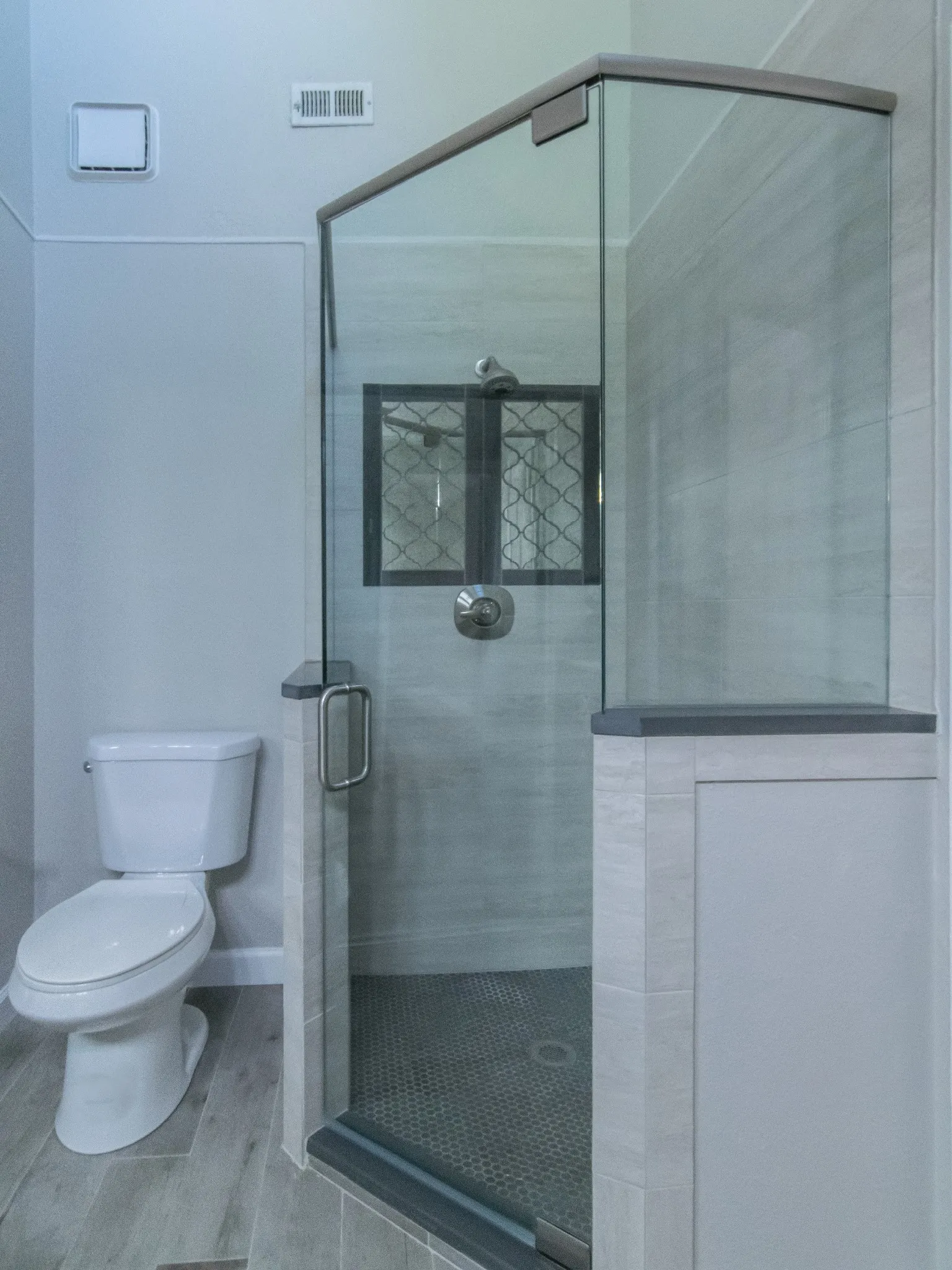Single Family Residence For Rent in Dallas County , 3142 Royal Gable Drive, Dallas, Texas 75229, 3 Bedroom, 2 Bathroom, 1 Garage spaces, 1,229 Sqft, built in 1983, Preowned, mls#21180112, Real Estate Agent in Dallas, Homes For Rent in Dallas county, Homes For Rent in Dallas, Realtor in Dallas Texas, Real Estate Brokerage Independent Realty Texas, Luminita Cordes Realtor