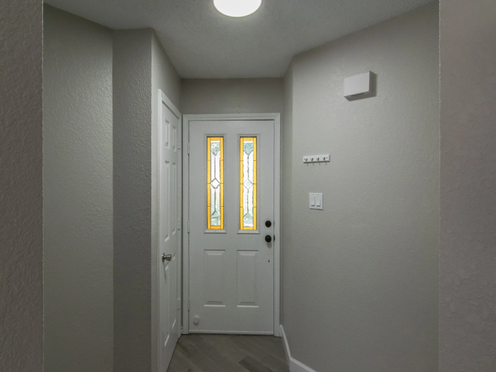 Single Family Residence For Rent in Dallas County , 3142 Royal Gable Drive, Dallas, Texas 75229, 3 Bedroom, 2 Bathroom, 1 Garage spaces, 1,229 Sqft, built in 1983, Preowned, mls#21180112, Real Estate Agent in Dallas, Homes For Rent in Dallas county, Homes For Rent in Dallas, Realtor in Dallas Texas, Real Estate Brokerage Independent Realty Texas, Luminita Cordes Realtor