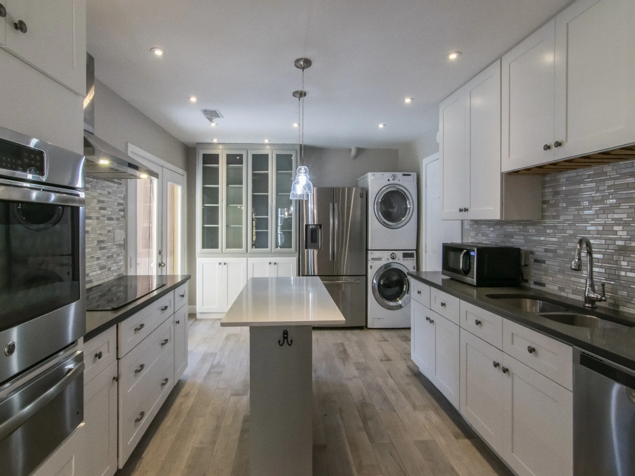 Single Family Residence For Rent in Dallas County , 3142 Royal Gable Drive, Dallas, Texas 75229, 3 Bedroom, 2 Bathroom, 1 Garage spaces, 1,229 Sqft, built in 1983, Preowned, mls#21180112, Real Estate Agent in Dallas, Homes For Rent in Dallas county, Homes For Rent in Dallas, Realtor in Dallas Texas, Real Estate Brokerage Independent Realty Texas, Luminita Cordes Realtor