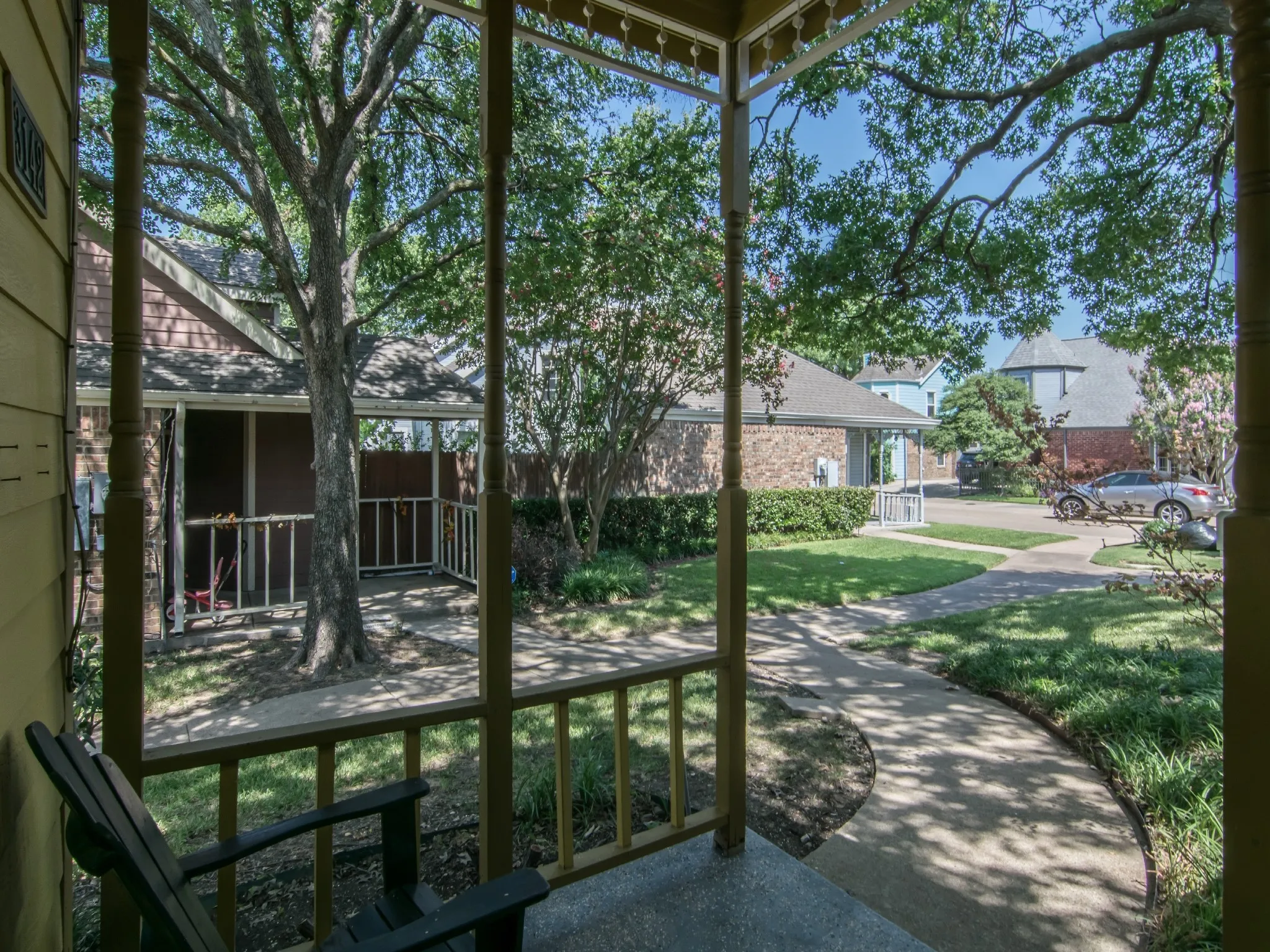 Single Family Residence For Rent in Dallas County , 3142 Royal Gable Drive, Dallas, Texas 75229, 3 Bedroom, 2 Bathroom, 1 Garage spaces, 1,229 Sqft, built in 1983, Preowned, mls#21180112, Real Estate Agent in Dallas, Homes For Rent in Dallas county, Homes For Rent in Dallas, Realtor in Dallas Texas, Real Estate Brokerage Independent Realty Texas, Luminita Cordes Realtor