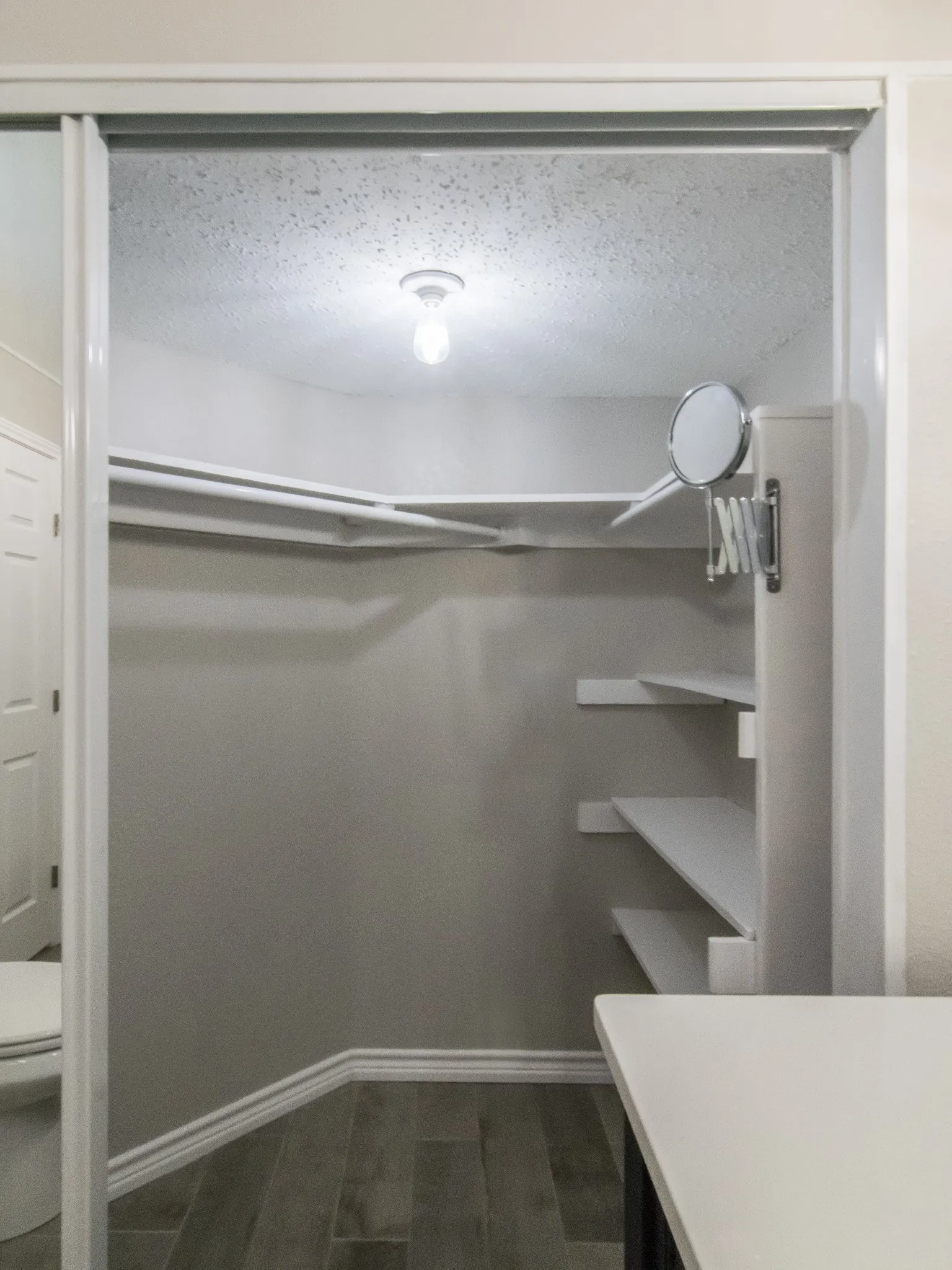 Single Family Residence For Rent in Dallas County , 3142 Royal Gable Drive, Dallas, Texas 75229, 3 Bedroom, 2 Bathroom, 1 Garage spaces, 1,229 Sqft, built in 1983, Preowned, mls#21180112, Real Estate Agent in Dallas, Homes For Rent in Dallas county, Homes For Rent in Dallas, Realtor in Dallas Texas, Real Estate Brokerage Independent Realty Texas, Luminita Cordes Realtor