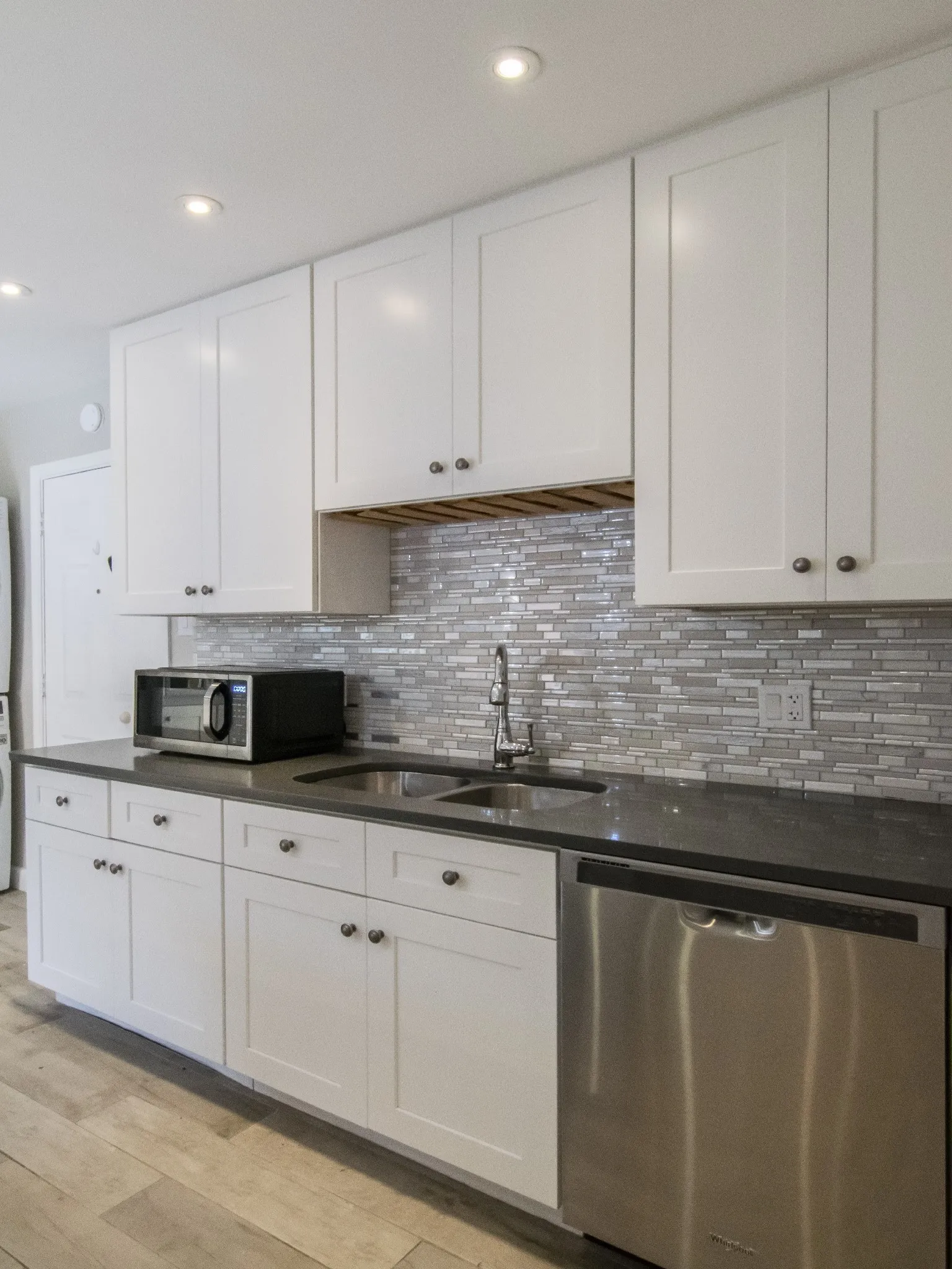 Single Family Residence For Rent in Dallas County , 3142 Royal Gable Drive, Dallas, Texas 75229, 3 Bedroom, 2 Bathroom, 1 Garage spaces, 1,229 Sqft, built in 1983, Preowned, mls#21180112, Real Estate Agent in Dallas, Homes For Rent in Dallas county, Homes For Rent in Dallas, Realtor in Dallas Texas, Real Estate Brokerage Independent Realty Texas, Luminita Cordes Realtor