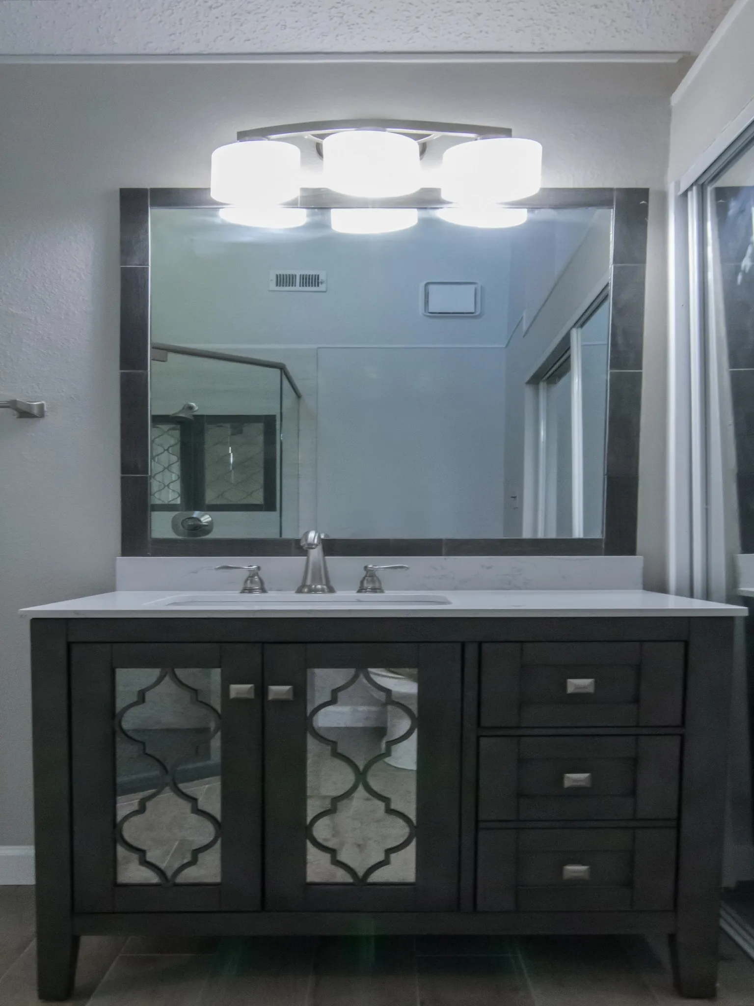 Single Family Residence For Rent in Dallas County , 3142 Royal Gable Drive, Dallas, Texas 75229, 3 Bedroom, 2 Bathroom, 1 Garage spaces, 1,229 Sqft, built in 1983, Preowned, mls#21180112, Real Estate Agent in Dallas, Homes For Rent in Dallas county, Homes For Rent in Dallas, Realtor in Dallas Texas, Real Estate Brokerage Independent Realty Texas, Luminita Cordes Realtor