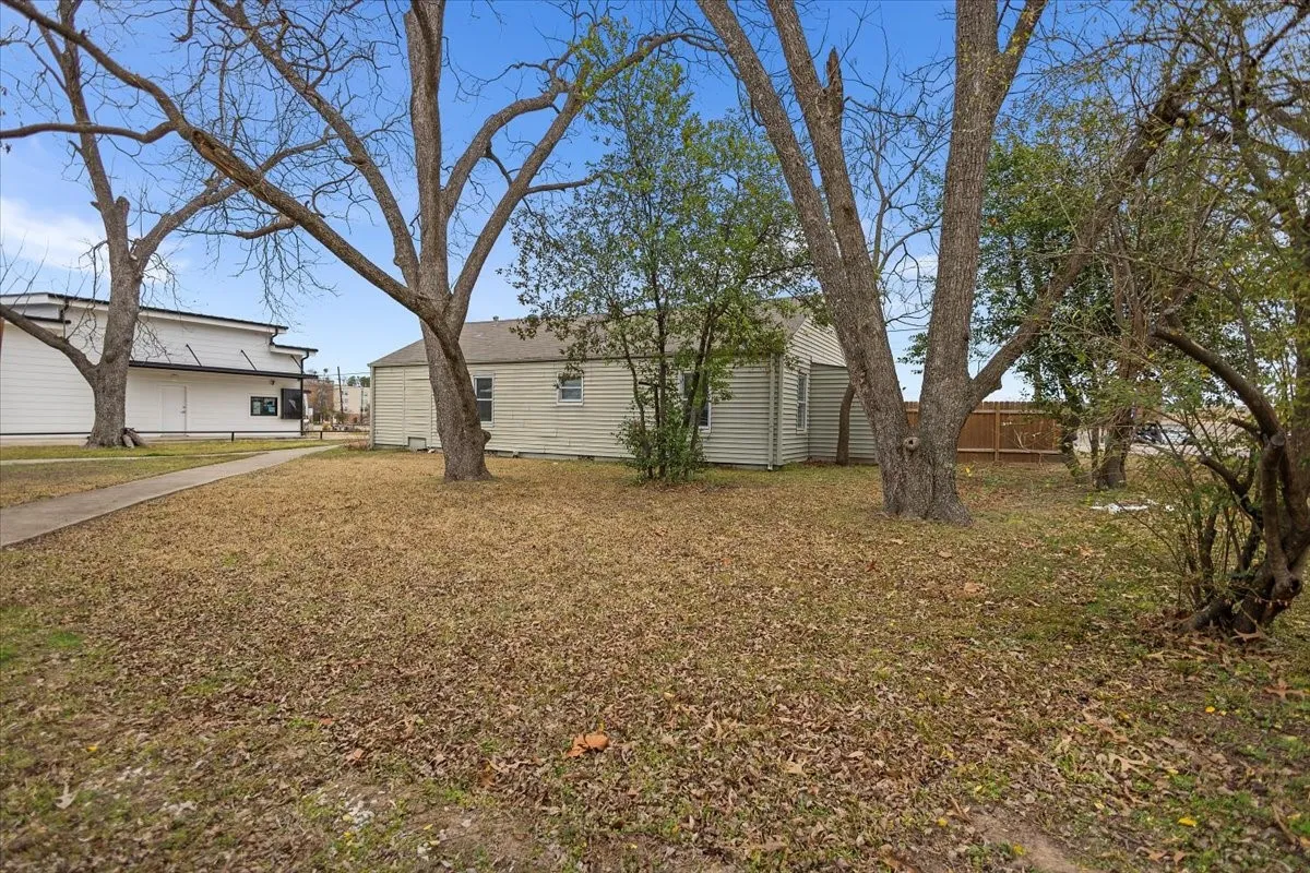 Business For Sale in Smith County , 304 N Main Highway, Lindale, Texas 75771, 0, 0, Garage spaces, 0 Sqft, built in 1950, Preowned, mls#21180145, Real Estate Agent in Lindale, Homes For Sale in Smith county, Homes For Sale in Lindale, Realtor in Lindale Texas, Real Estate Brokerage Independent Realty Texas, Luminita Cordes Realtor
