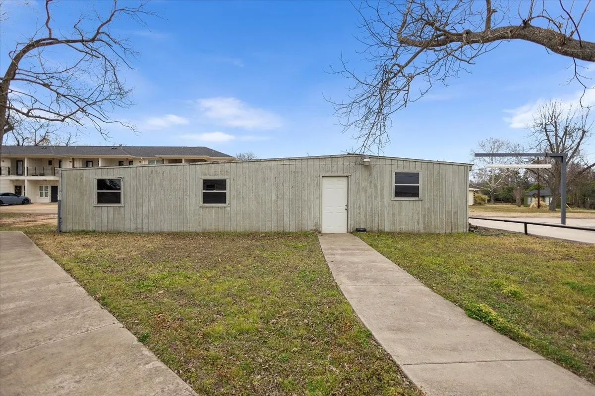 Business For Sale in Smith County , 304 N Main Highway, Lindale, Texas 75771, 0, 0, Garage spaces, 0 Sqft, built in 1950, Preowned, mls#21180145, Real Estate Agent in Lindale, Homes For Sale in Smith county, Homes For Sale in Lindale, Realtor in Lindale Texas, Real Estate Brokerage Independent Realty Texas, Luminita Cordes Realtor