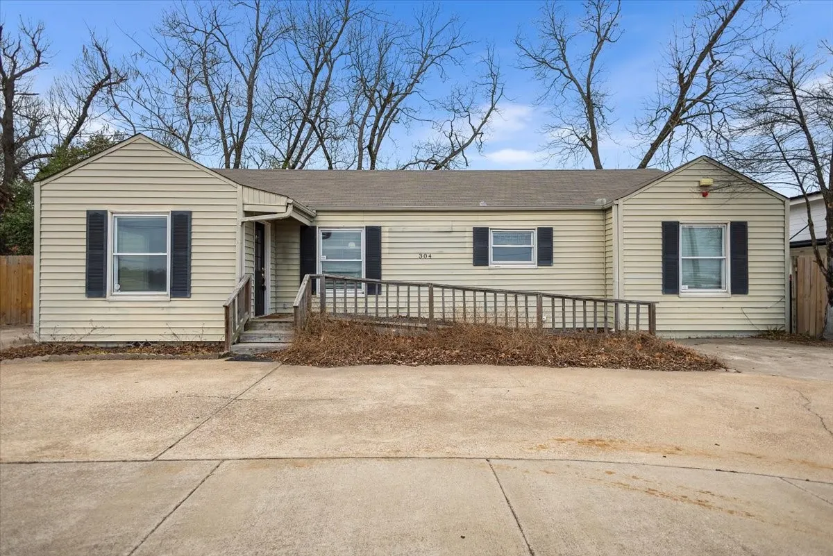 Business For Sale in Smith County , 304 N Main Highway, Lindale, Texas 75771, 0, 0, Garage spaces, 0 Sqft, built in 1950, Preowned, mls#21180145, Real Estate Agent in Lindale, Homes For Sale in Smith county, Homes For Sale in Lindale, Realtor in Lindale Texas, Real Estate Brokerage Independent Realty Texas, Luminita Cordes Realtor
