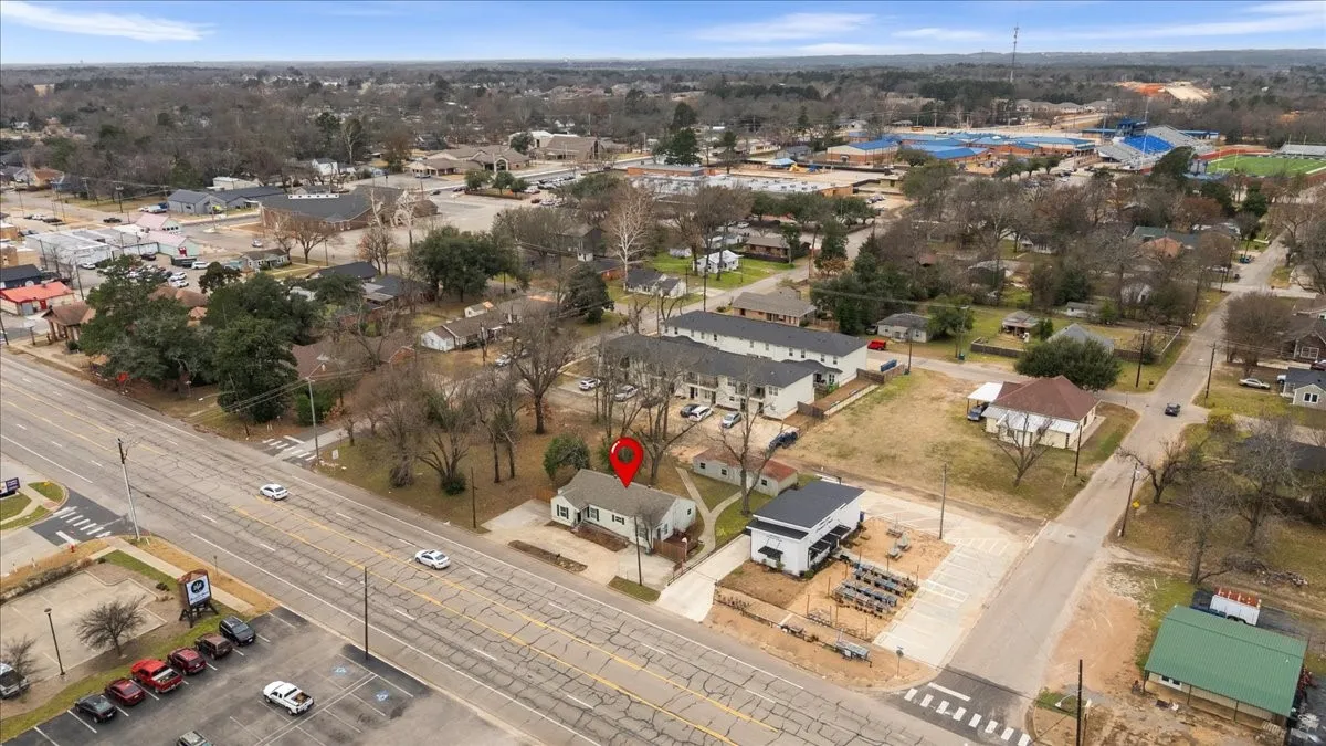 Business For Sale in Smith County , 304 N Main Highway, Lindale, Texas 75771, 0, 0, Garage spaces, 0 Sqft, built in 1950, Preowned, mls#21180145, Real Estate Agent in Lindale, Homes For Sale in Smith county, Homes For Sale in Lindale, Realtor in Lindale Texas, Real Estate Brokerage Independent Realty Texas, Luminita Cordes Realtor