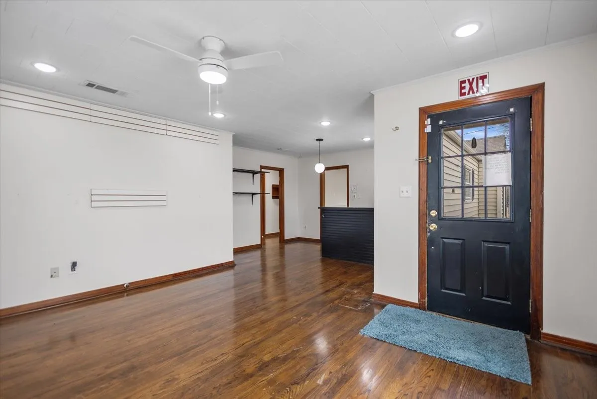 Business For Sale in Smith County , 304 N Main Highway, Lindale, Texas 75771, 0, 0, Garage spaces, 0 Sqft, built in 1950, Preowned, mls#21180145, Real Estate Agent in Lindale, Homes For Sale in Smith county, Homes For Sale in Lindale, Realtor in Lindale Texas, Real Estate Brokerage Independent Realty Texas, Luminita Cordes Realtor