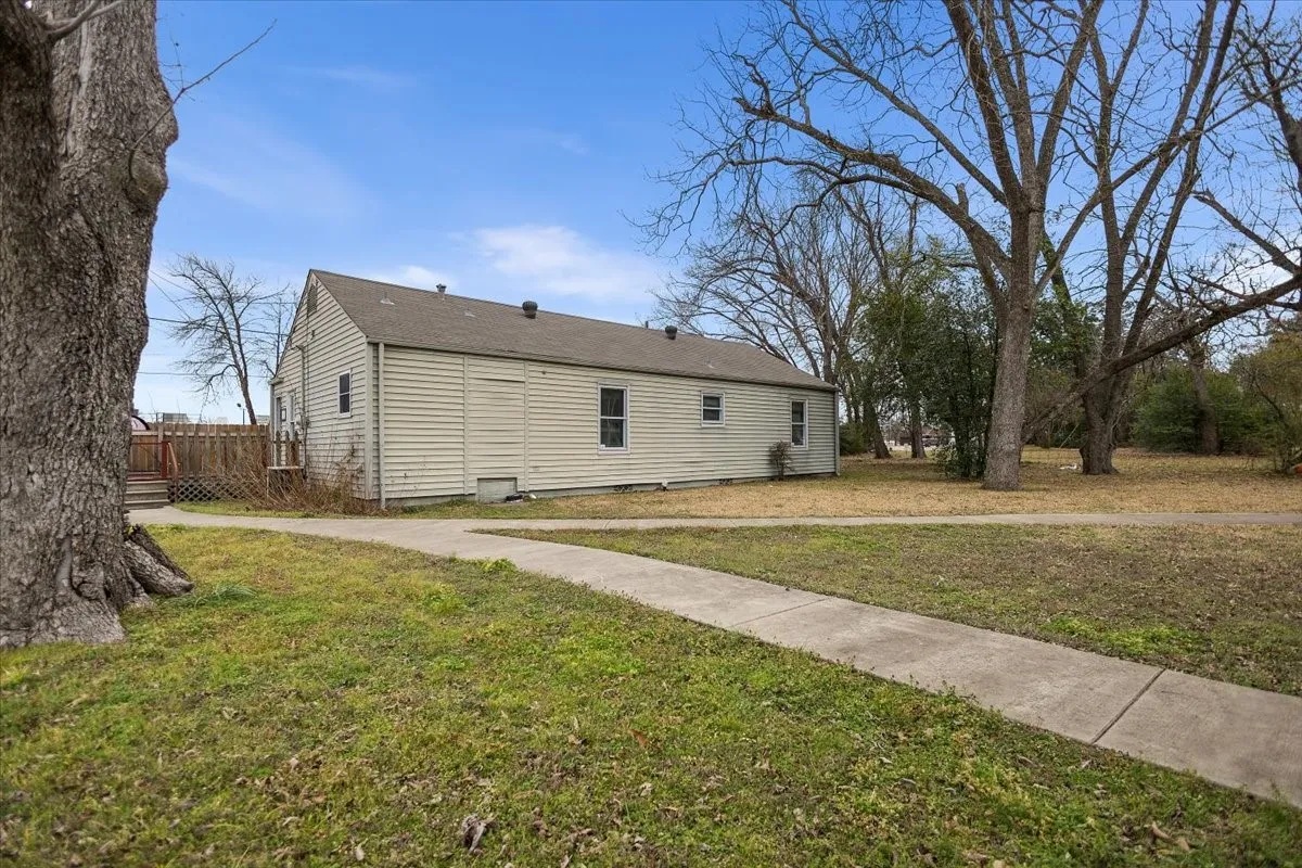 Business For Sale in Smith County , 304 N Main Highway, Lindale, Texas 75771, 0, 0, Garage spaces, 0 Sqft, built in 1950, Preowned, mls#21180145, Real Estate Agent in Lindale, Homes For Sale in Smith county, Homes For Sale in Lindale, Realtor in Lindale Texas, Real Estate Brokerage Independent Realty Texas, Luminita Cordes Realtor