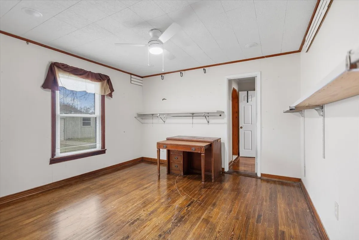 Business For Sale in Smith County , 304 N Main Highway, Lindale, Texas 75771, 0, 0, Garage spaces, 0 Sqft, built in 1950, Preowned, mls#21180145, Real Estate Agent in Lindale, Homes For Sale in Smith county, Homes For Sale in Lindale, Realtor in Lindale Texas, Real Estate Brokerage Independent Realty Texas, Luminita Cordes Realtor