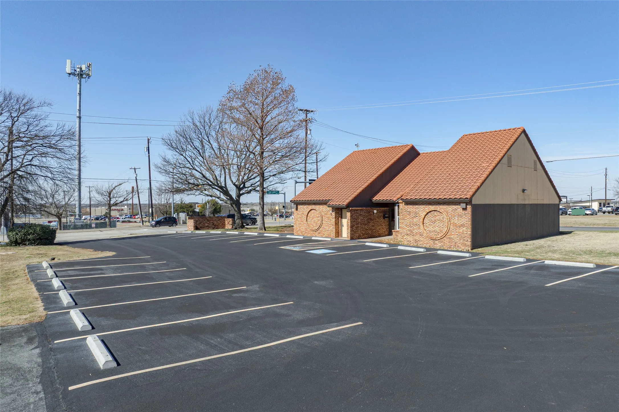 Office For Sale in Grayson County , 3415 N Loy Lake Road, Sherman, Texas 75090, 0, 0, Garage spaces, 0 Sqft, built in 1984, Preowned, Price $830,000, mls#21175449, Real Estate Agent in Sherman, Homes For Sale in Grayson county, Homes For Sale in Sherman, Realtor in Sherman Texas, Real Estate Brokerage Independent Realty Texas, Luminita Cordes Realtor
