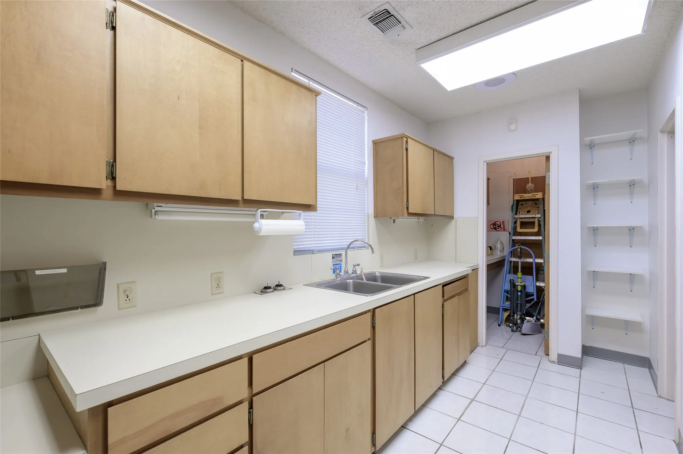 Office For Sale in Grayson County , 3415 N Loy Lake Road, Sherman, Texas 75090, 0, 0, Garage spaces, 0 Sqft, built in 1984, Preowned, Price $830,000, mls#21175449, Real Estate Agent in Sherman, Homes For Sale in Grayson county, Homes For Sale in Sherman, Realtor in Sherman Texas, Real Estate Brokerage Independent Realty Texas, Luminita Cordes Realtor