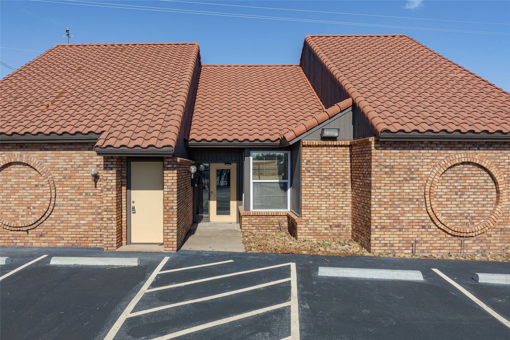 Office For Sale in Grayson County , 3415 N Loy Lake Road, Sherman, Texas 75090, 0, 0, Garage spaces, 0 Sqft, built in 1984, Preowned, Price $830,000, mls#21175449, Real Estate Agent in Sherman, Homes For Sale in Grayson county, Homes For Sale in Sherman, Realtor in Sherman Texas, Real Estate Brokerage Independent Realty Texas, Luminita Cordes Realtor