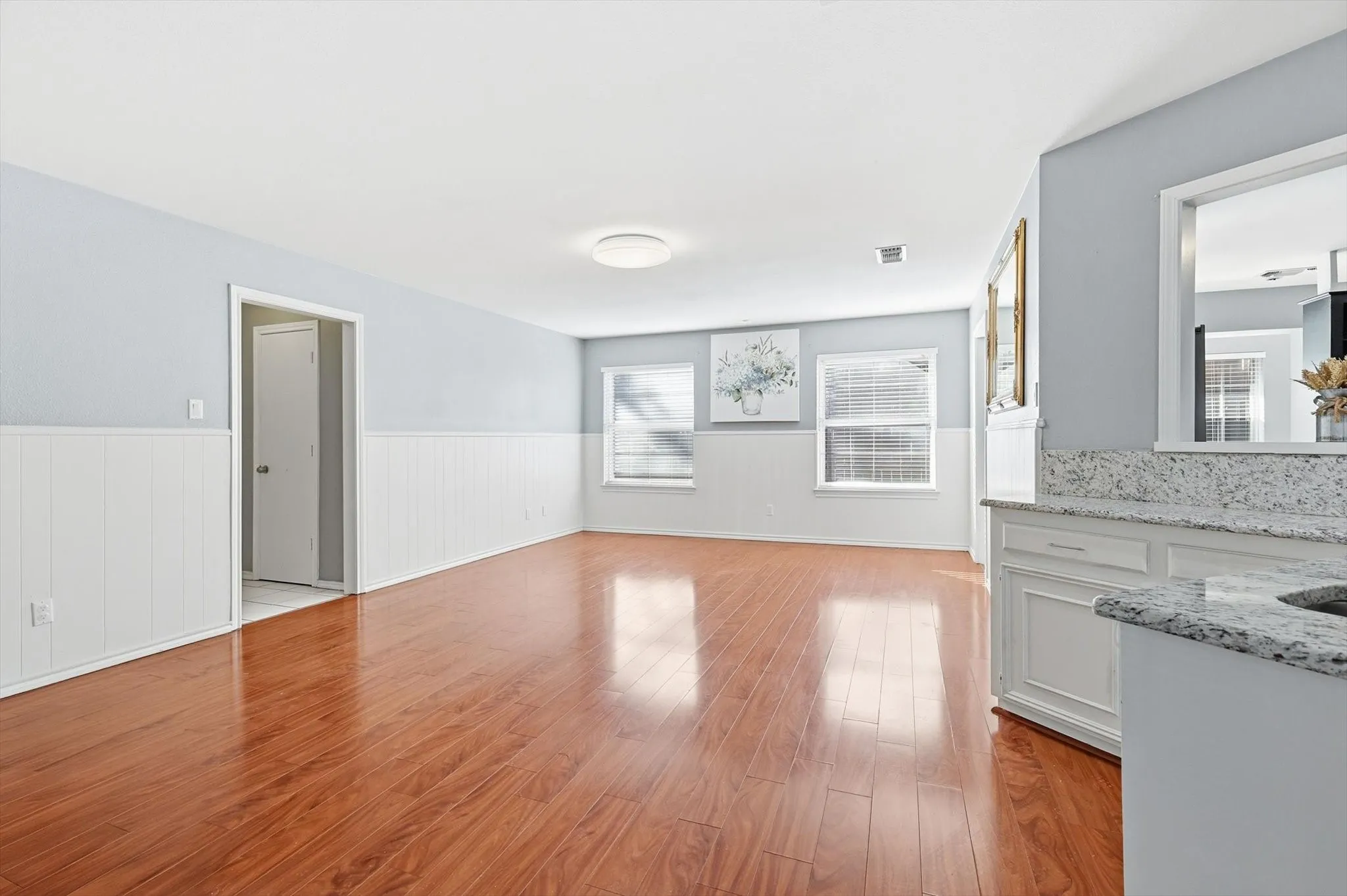 Single Family Residence For Sale in Tarrant County , 2206 Oak Forest Court, Arlington, Texas 76012, 3 Bedroom, 3 Bathroom, 2 Garage spaces, 2,818 Sqft, built in 1973, Preowned, mls#21180164, Real Estate Agent in Arlington, Homes For Sale in Tarrant county, Homes For Sale in Arlington, Realtor in Arlington Texas, Real Estate Brokerage Independent Realty Texas, Luminita Cordes Realtor