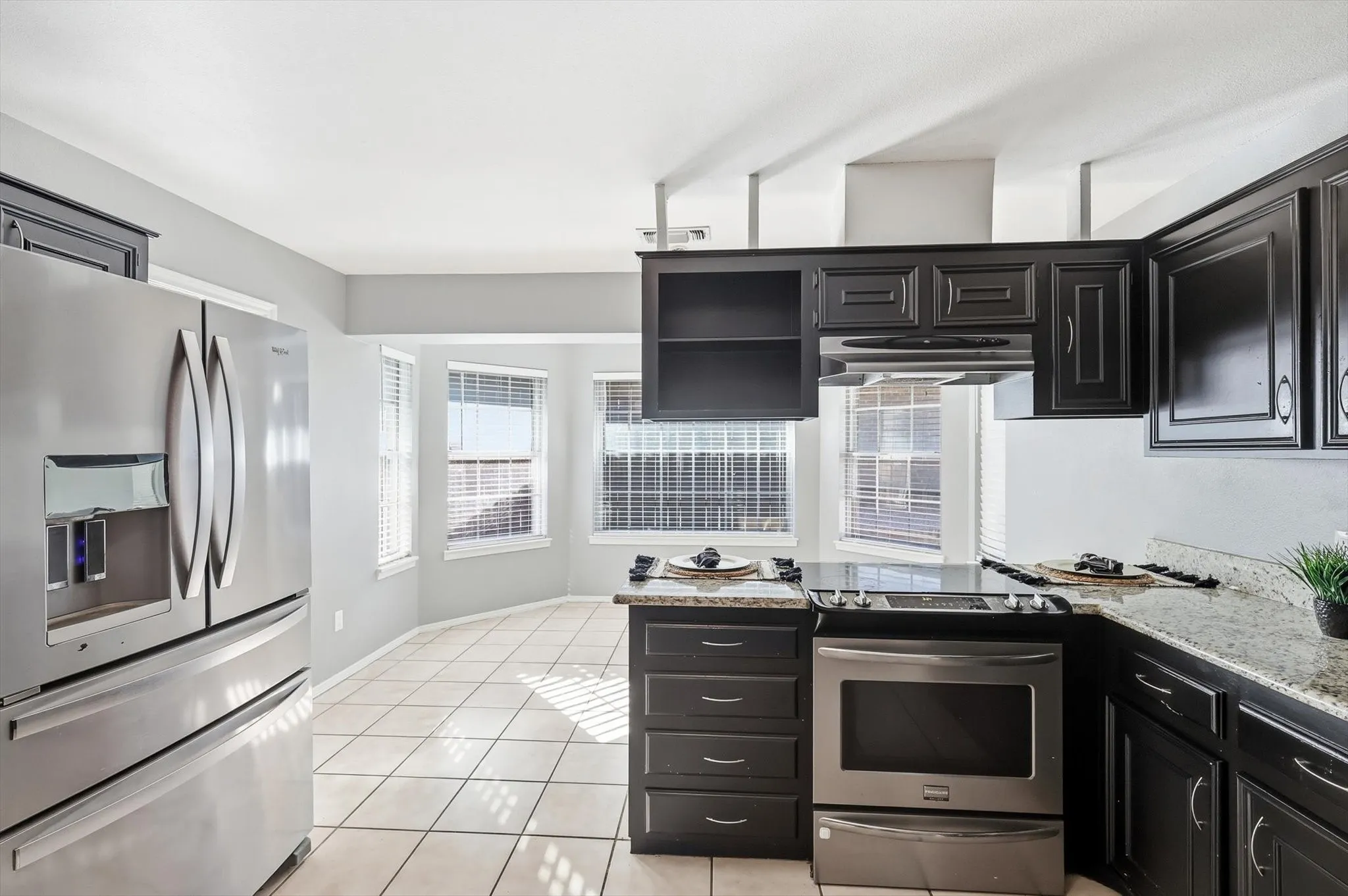 Single Family Residence For Sale in Tarrant County , 2206 Oak Forest Court, Arlington, Texas 76012, 3 Bedroom, 3 Bathroom, 2 Garage spaces, 2,818 Sqft, built in 1973, Preowned, mls#21180164, Real Estate Agent in Arlington, Homes For Sale in Tarrant county, Homes For Sale in Arlington, Realtor in Arlington Texas, Real Estate Brokerage Independent Realty Texas, Luminita Cordes Realtor