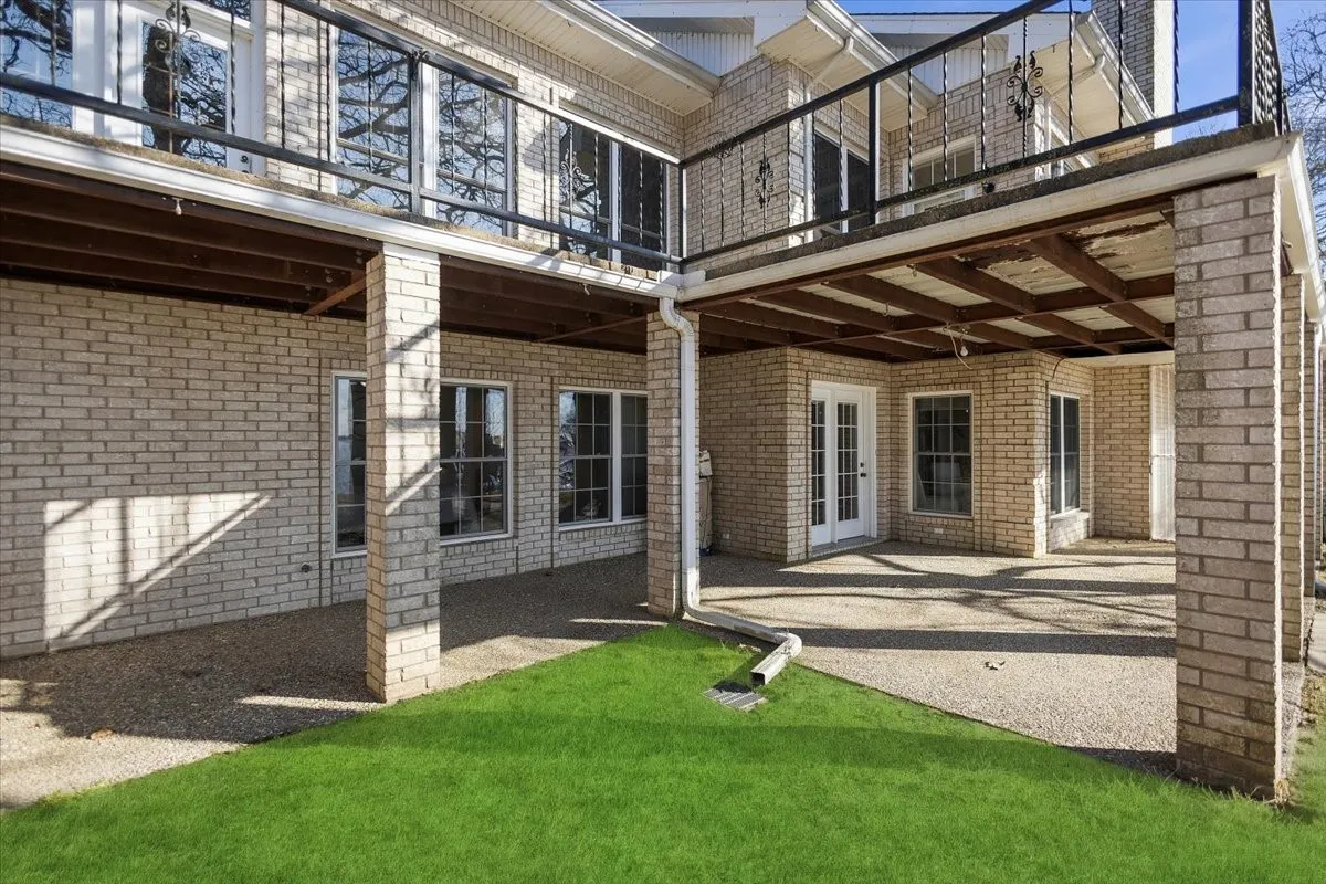 Single Family Residence For Sale in Smith County , 20520 Clearwater Circle, Flint, Texas 75762, 3 Bedrooms, 4 Bathrooms, 2 Garage spaces, 4,396 Sqft, built in 1995, Preowned, Price $899,500, mls#21164000, Real Estate Agent in Flint, Homes For Sale in Smith county, Homes For Sale in Flint, Realtor in Flint Texas, Real Estate Brokerage Independent Realty Texas, Luminita Cordes Realtor