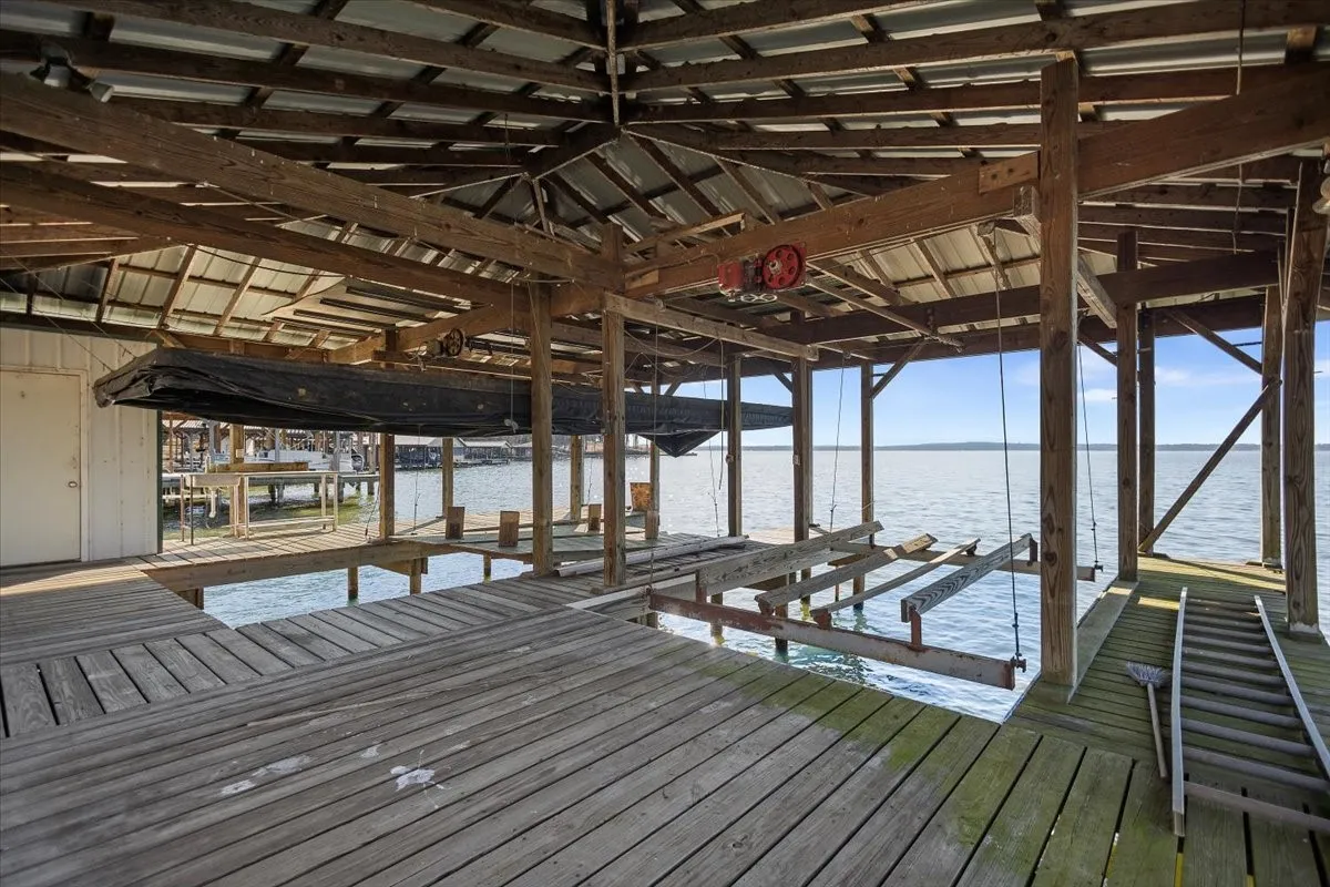 Single Family Residence For Sale in Smith County , 20520 Clearwater Circle, Flint, Texas 75762, 3 Bedrooms, 4 Bathrooms, 2 Garage spaces, 4,396 Sqft, built in 1995, Preowned, Price $899,500, mls#21164000, Real Estate Agent in Flint, Homes For Sale in Smith county, Homes For Sale in Flint, Realtor in Flint Texas, Real Estate Brokerage Independent Realty Texas, Luminita Cordes Realtor