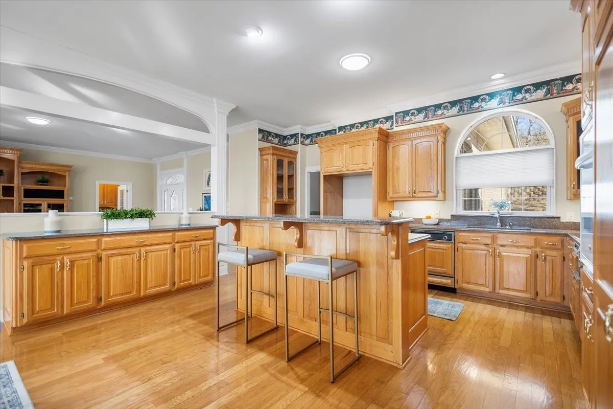 Single Family Residence For Sale in Smith County , 20520 Clearwater Circle, Flint, Texas 75762, 3 Bedrooms, 4 Bathrooms, 2 Garage spaces, 4,396 Sqft, built in 1995, Preowned, Price $899,500, mls#21164000, Real Estate Agent in Flint, Homes For Sale in Smith county, Homes For Sale in Flint, Realtor in Flint Texas, Real Estate Brokerage Independent Realty Texas, Luminita Cordes Realtor