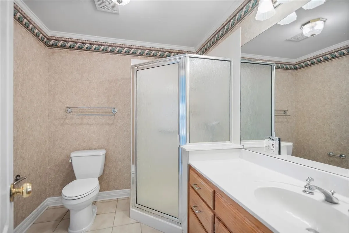 Single Family Residence For Sale in Smith County , 20520 Clearwater Circle, Flint, Texas 75762, 3 Bedrooms, 4 Bathrooms, 2 Garage spaces, 4,396 Sqft, built in 1995, Preowned, Price $899,500, mls#21164000, Real Estate Agent in Flint, Homes For Sale in Smith county, Homes For Sale in Flint, Realtor in Flint Texas, Real Estate Brokerage Independent Realty Texas, Luminita Cordes Realtor