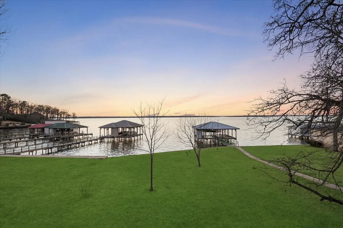 Single Family Residence For Sale in Smith County , 20520 Clearwater Circle, Flint, Texas 75762, 3 Bedrooms, 4 Bathrooms, 2 Garage spaces, 4,396 Sqft, built in 1995, Preowned, Price $899,500, mls#21164000, Real Estate Agent in Flint, Homes For Sale in Smith county, Homes For Sale in Flint, Realtor in Flint Texas, Real Estate Brokerage Independent Realty Texas, Luminita Cordes Realtor