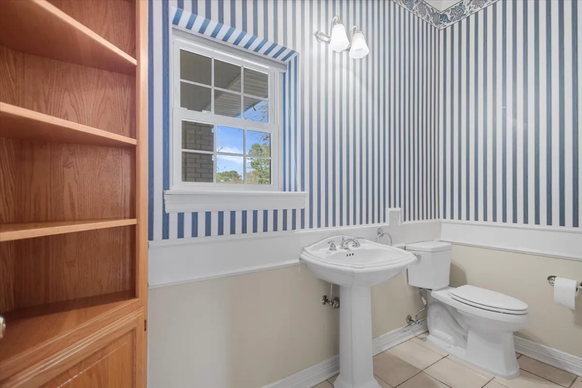 Single Family Residence For Sale in Smith County , 20520 Clearwater Circle, Flint, Texas 75762, 3 Bedrooms, 4 Bathrooms, 2 Garage spaces, 4,396 Sqft, built in 1995, Preowned, Price $899,500, mls#21164000, Real Estate Agent in Flint, Homes For Sale in Smith county, Homes For Sale in Flint, Realtor in Flint Texas, Real Estate Brokerage Independent Realty Texas, Luminita Cordes Realtor