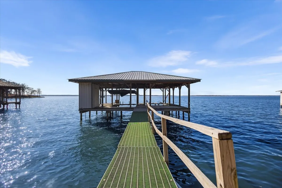 Single Family Residence For Sale in Smith County , 20520 Clearwater Circle, Flint, Texas 75762, 3 Bedrooms, 4 Bathrooms, 2 Garage spaces, 4,396 Sqft, built in 1995, Preowned, Price $899,500, mls#21164000, Real Estate Agent in Flint, Homes For Sale in Smith county, Homes For Sale in Flint, Realtor in Flint Texas, Real Estate Brokerage Independent Realty Texas, Luminita Cordes Realtor