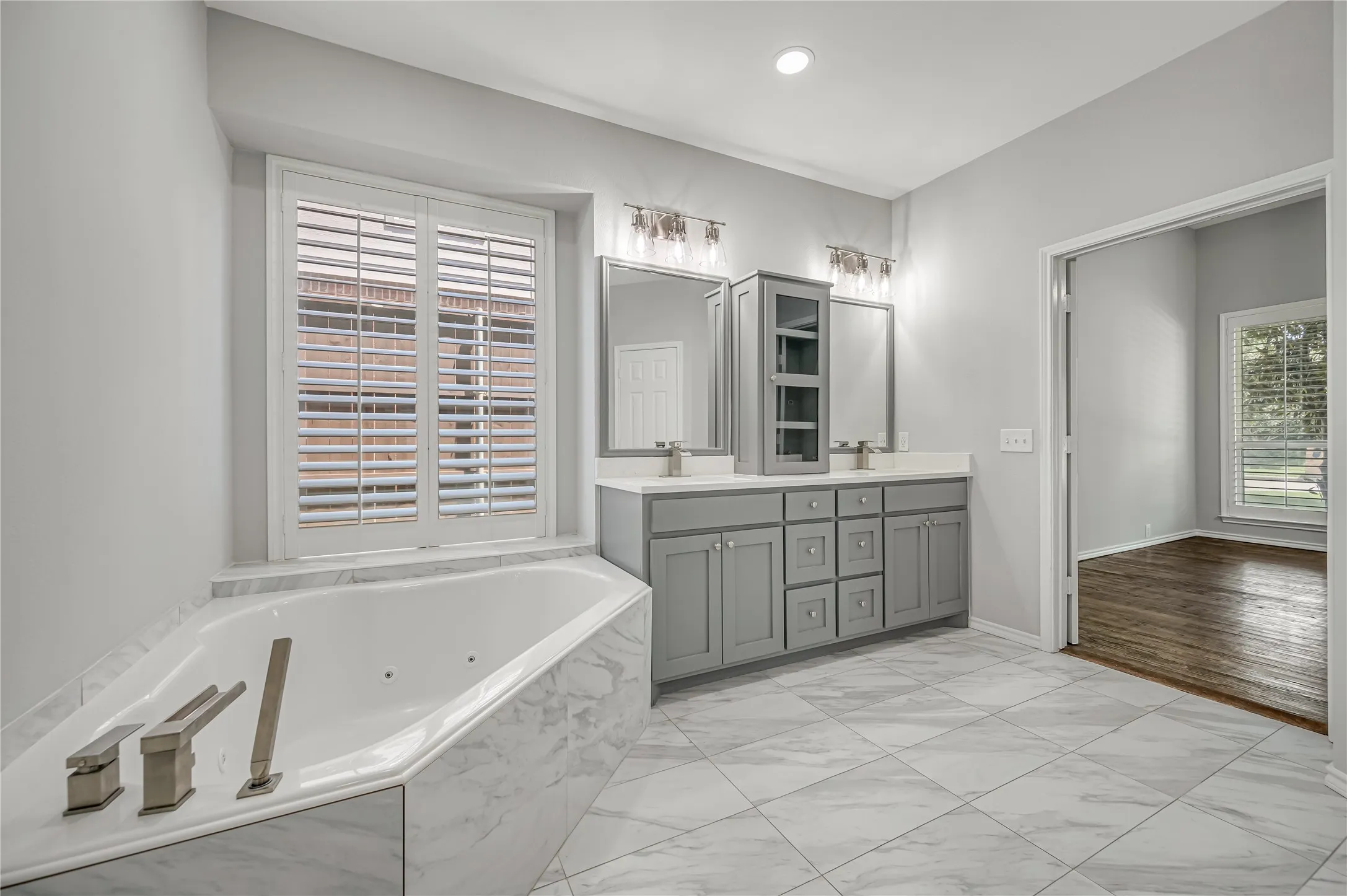 Single Family Residence For Sale in Denton County , 11261 Tenison Lane, Frisco, Texas 75033, 4 Bedroom, 4 Bathroom, 2 Garage spaces, 3,303 Sqft, built in 2001, Preowned, mls#21179801, Real Estate Agent in Frisco, Homes For Sale in Denton county, Homes For Sale in Frisco, Realtor in Frisco Texas, Real Estate Brokerage Independent Realty Texas, Luminita Cordes Realtor