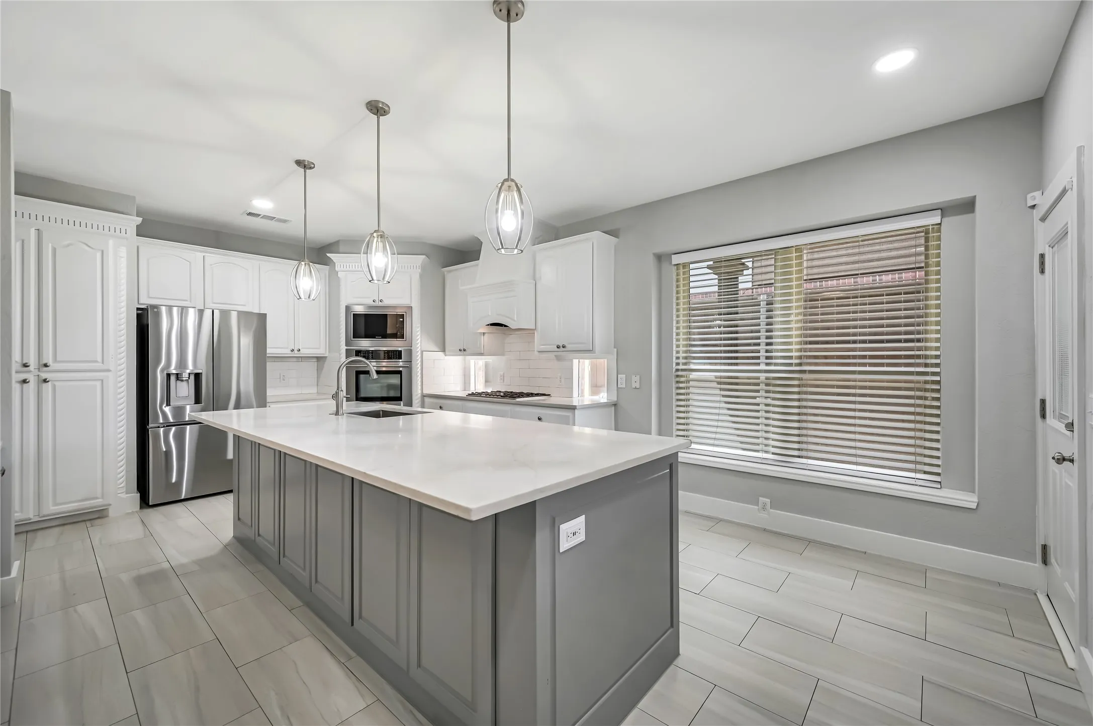 Single Family Residence For Sale in Denton County , 11261 Tenison Lane, Frisco, Texas 75033, 4 Bedroom, 4 Bathroom, 2 Garage spaces, 3,303 Sqft, built in 2001, Preowned, mls#21179801, Real Estate Agent in Frisco, Homes For Sale in Denton county, Homes For Sale in Frisco, Realtor in Frisco Texas, Real Estate Brokerage Independent Realty Texas, Luminita Cordes Realtor