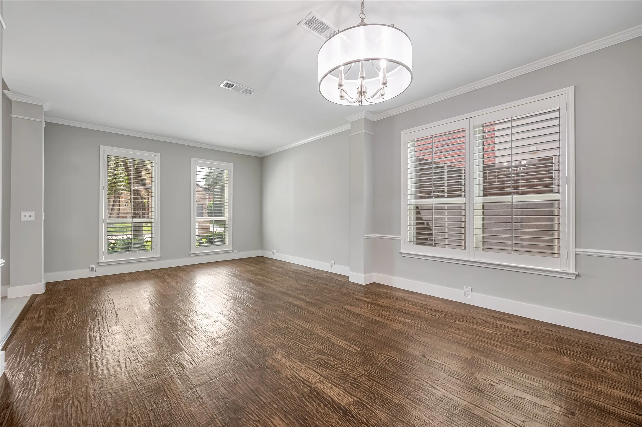 Single Family Residence For Sale in Denton County , 11261 Tenison Lane, Frisco, Texas 75033, 4 Bedroom, 4 Bathroom, 2 Garage spaces, 3,303 Sqft, built in 2001, Preowned, mls#21179801, Real Estate Agent in Frisco, Homes For Sale in Denton county, Homes For Sale in Frisco, Realtor in Frisco Texas, Real Estate Brokerage Independent Realty Texas, Luminita Cordes Realtor