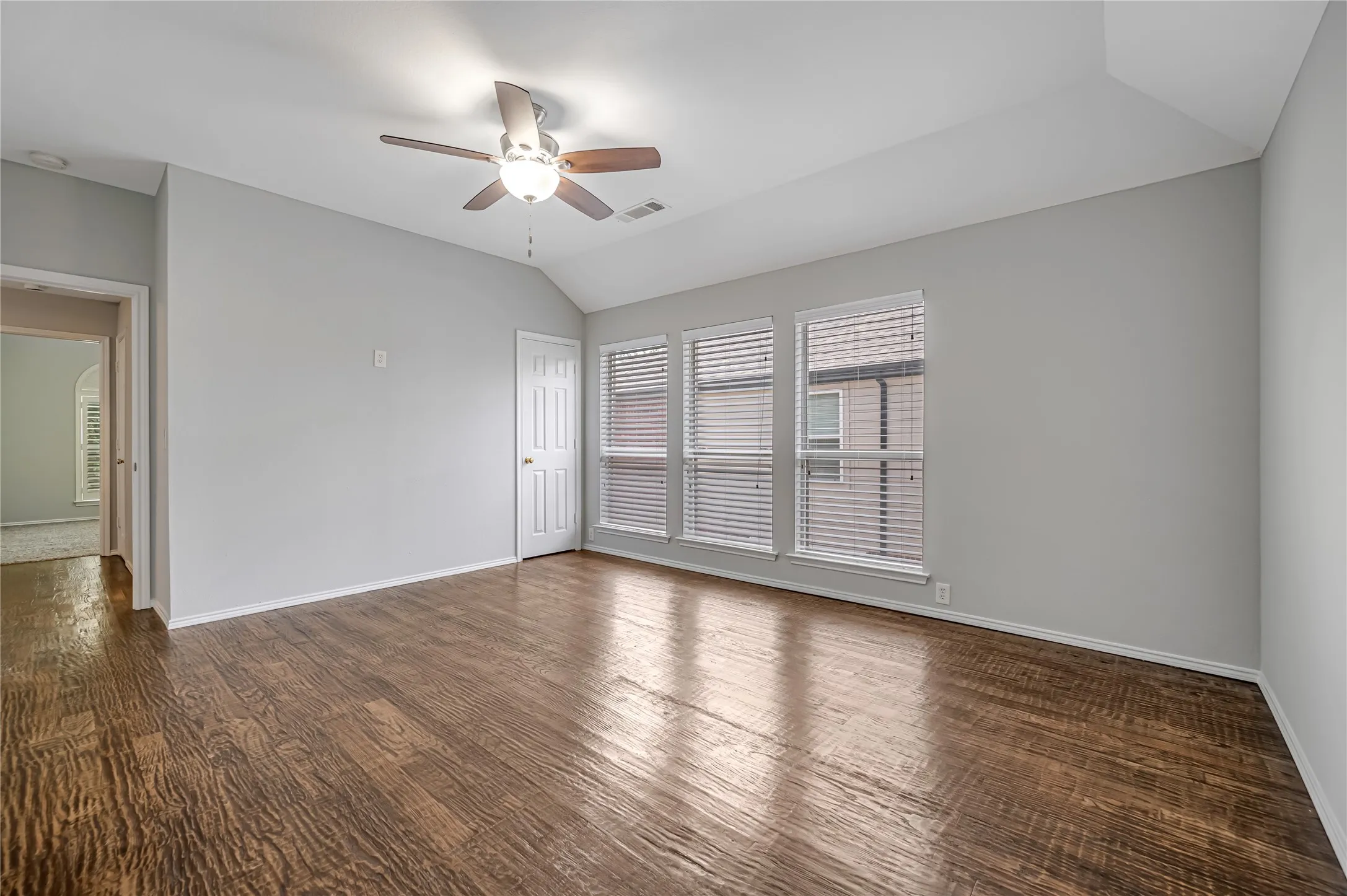 Single Family Residence For Sale in Denton County , 11261 Tenison Lane, Frisco, Texas 75033, 4 Bedroom, 4 Bathroom, 2 Garage spaces, 3,303 Sqft, built in 2001, Preowned, mls#21179801, Real Estate Agent in Frisco, Homes For Sale in Denton county, Homes For Sale in Frisco, Realtor in Frisco Texas, Real Estate Brokerage Independent Realty Texas, Luminita Cordes Realtor