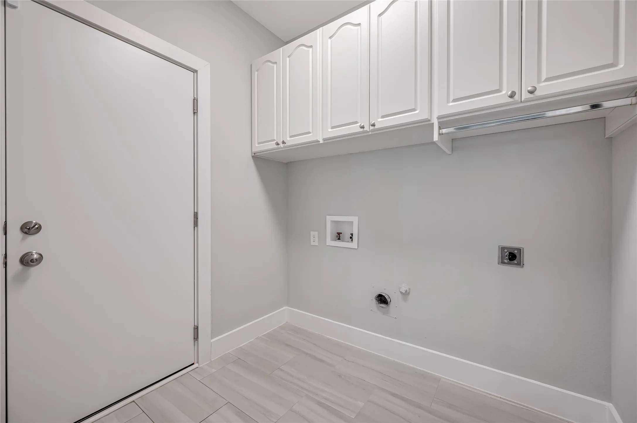 Single Family Residence For Sale in Denton County , 11261 Tenison Lane, Frisco, Texas 75033, 4 Bedroom, 4 Bathroom, 2 Garage spaces, 3,303 Sqft, built in 2001, Preowned, mls#21179801, Real Estate Agent in Frisco, Homes For Sale in Denton county, Homes For Sale in Frisco, Realtor in Frisco Texas, Real Estate Brokerage Independent Realty Texas, Luminita Cordes Realtor