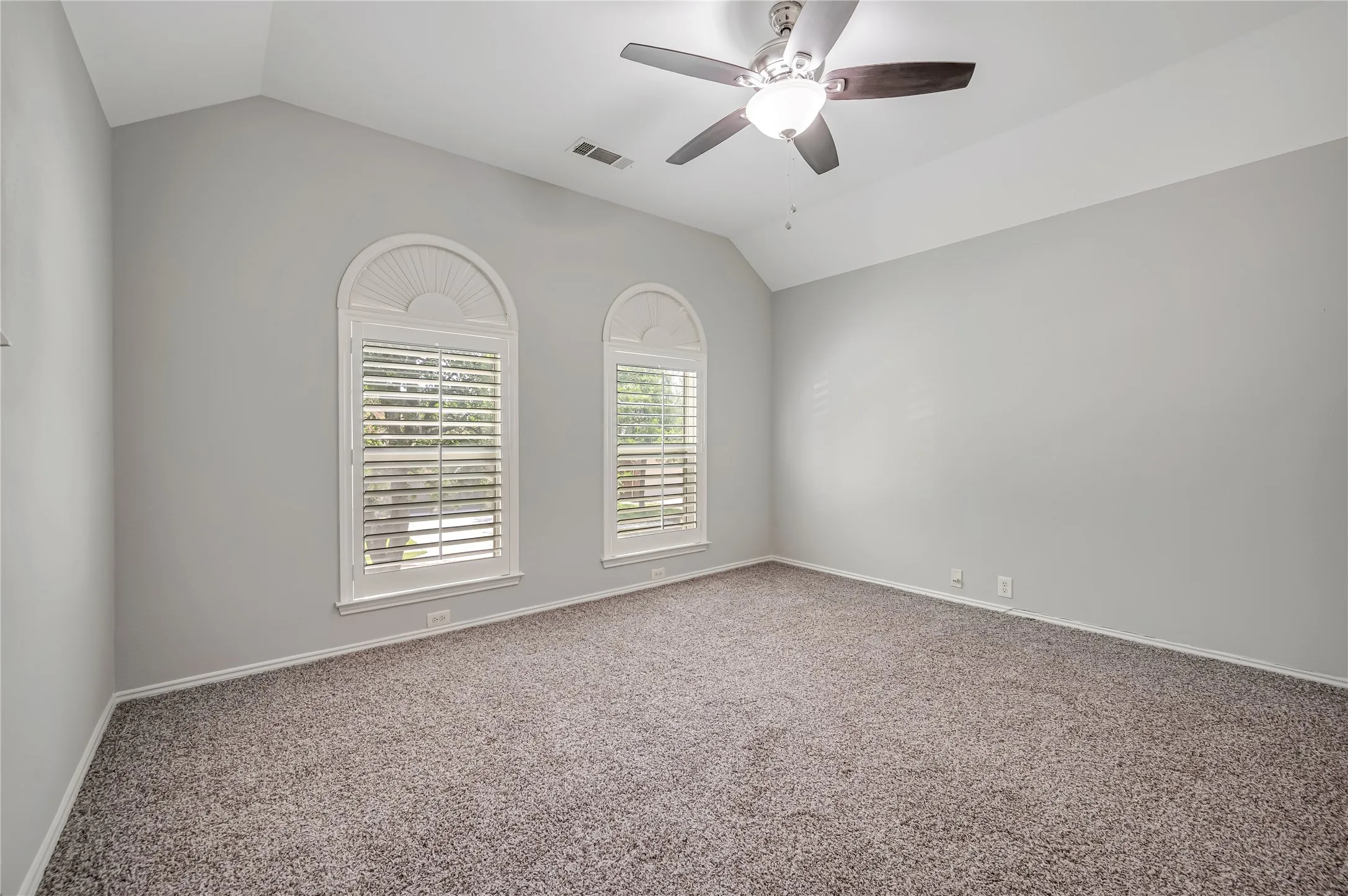Single Family Residence For Sale in Denton County , 11261 Tenison Lane, Frisco, Texas 75033, 4 Bedroom, 4 Bathroom, 2 Garage spaces, 3,303 Sqft, built in 2001, Preowned, mls#21179801, Real Estate Agent in Frisco, Homes For Sale in Denton county, Homes For Sale in Frisco, Realtor in Frisco Texas, Real Estate Brokerage Independent Realty Texas, Luminita Cordes Realtor