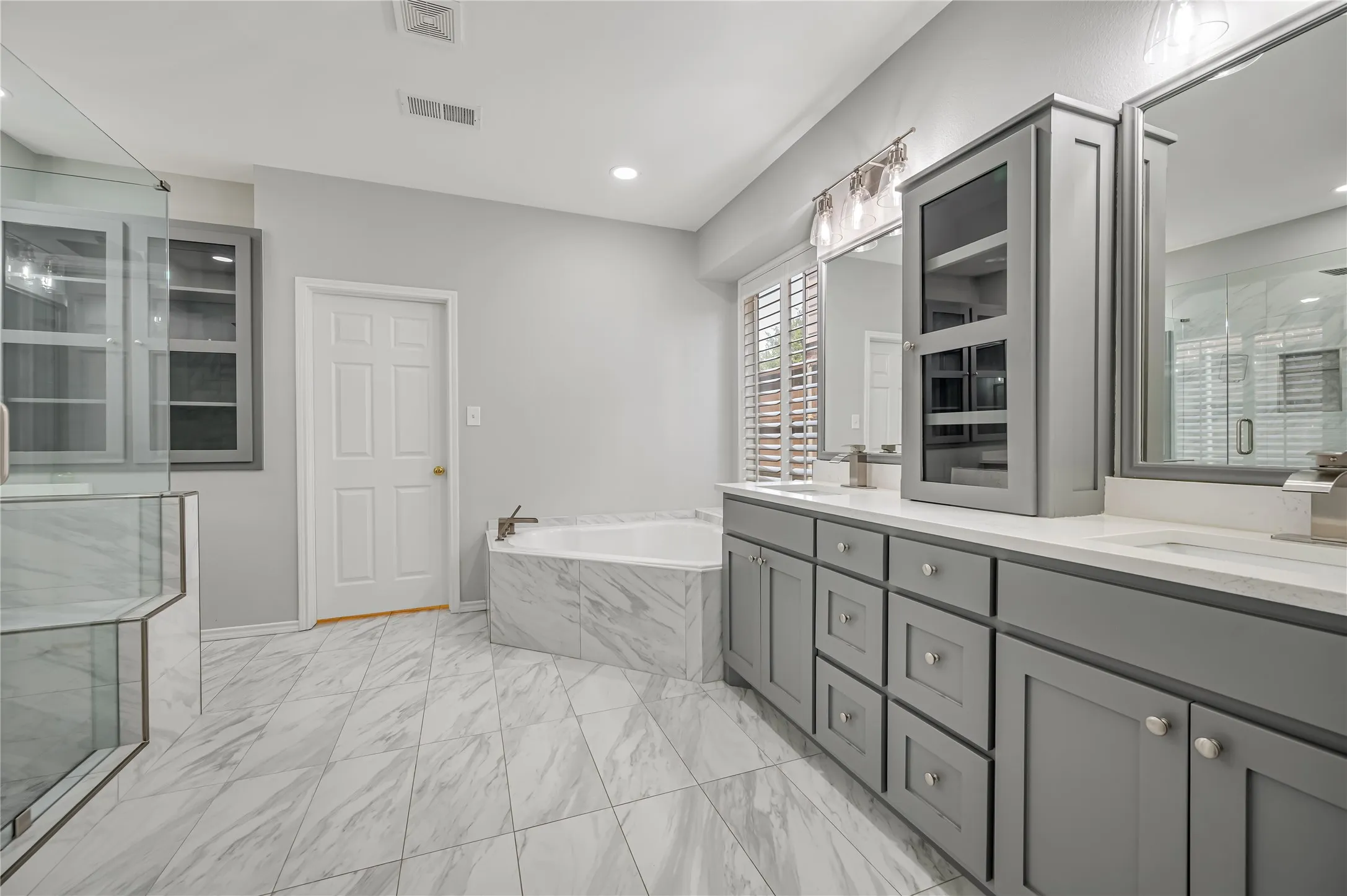 Single Family Residence For Sale in Denton County , 11261 Tenison Lane, Frisco, Texas 75033, 4 Bedroom, 4 Bathroom, 2 Garage spaces, 3,303 Sqft, built in 2001, Preowned, mls#21179801, Real Estate Agent in Frisco, Homes For Sale in Denton county, Homes For Sale in Frisco, Realtor in Frisco Texas, Real Estate Brokerage Independent Realty Texas, Luminita Cordes Realtor