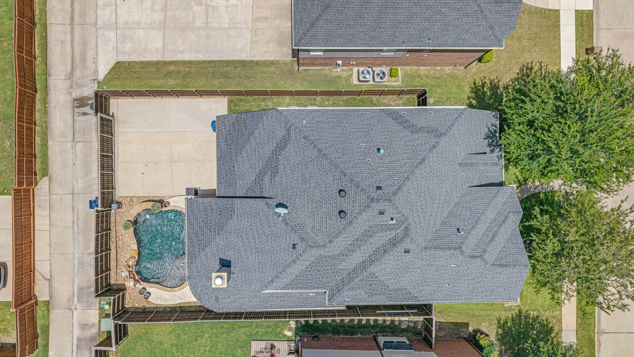 Single Family Residence For Sale in Denton County , 11261 Tenison Lane, Frisco, Texas 75033, 4 Bedroom, 4 Bathroom, 2 Garage spaces, 3,303 Sqft, built in 2001, Preowned, mls#21179801, Real Estate Agent in Frisco, Homes For Sale in Denton county, Homes For Sale in Frisco, Realtor in Frisco Texas, Real Estate Brokerage Independent Realty Texas, Luminita Cordes Realtor