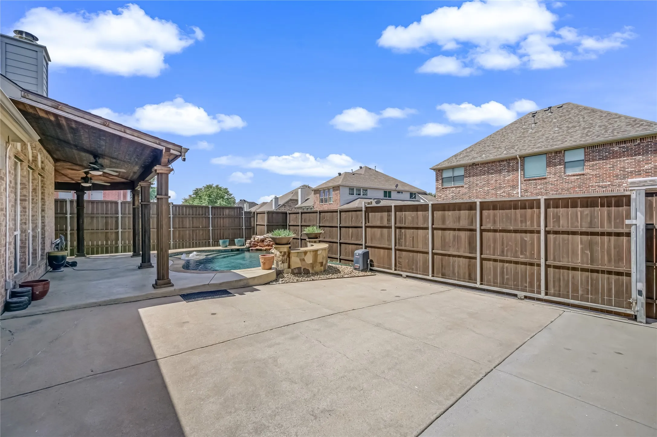 Single Family Residence For Sale in Denton County , 11261 Tenison Lane, Frisco, Texas 75033, 4 Bedroom, 4 Bathroom, 2 Garage spaces, 3,303 Sqft, built in 2001, Preowned, mls#21179801, Real Estate Agent in Frisco, Homes For Sale in Denton county, Homes For Sale in Frisco, Realtor in Frisco Texas, Real Estate Brokerage Independent Realty Texas, Luminita Cordes Realtor