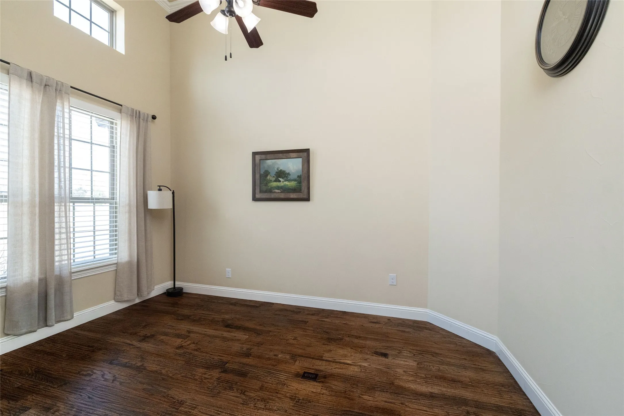 Single Family Residence For Sale in Denton County , 9111 Iron Mountain Trail, Justin, Texas 76247, 4 Bedroom, 3 Bathroom, 3 Garage spaces, 3,215 Sqft, built in 2017, Preowned, mls#21180323, Real Estate Agent in Justin, Homes For Sale in Denton county, Homes For Sale in Justin, Realtor in Justin Texas, Real Estate Brokerage Independent Realty Texas, Luminita Cordes Realtor