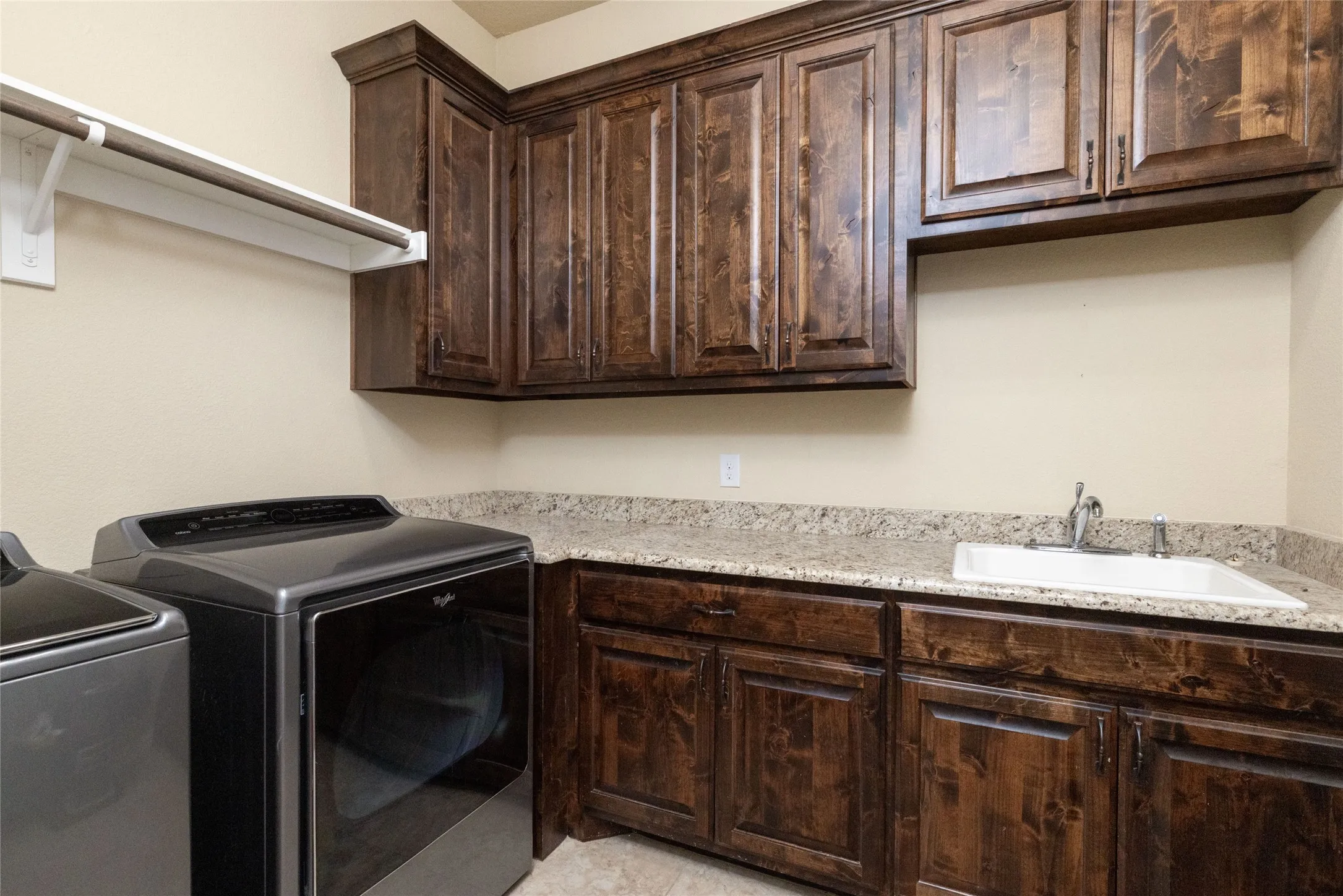 Single Family Residence For Sale in Denton County , 9111 Iron Mountain Trail, Justin, Texas 76247, 4 Bedroom, 3 Bathroom, 3 Garage spaces, 3,215 Sqft, built in 2017, Preowned, mls#21180323, Real Estate Agent in Justin, Homes For Sale in Denton county, Homes For Sale in Justin, Realtor in Justin Texas, Real Estate Brokerage Independent Realty Texas, Luminita Cordes Realtor