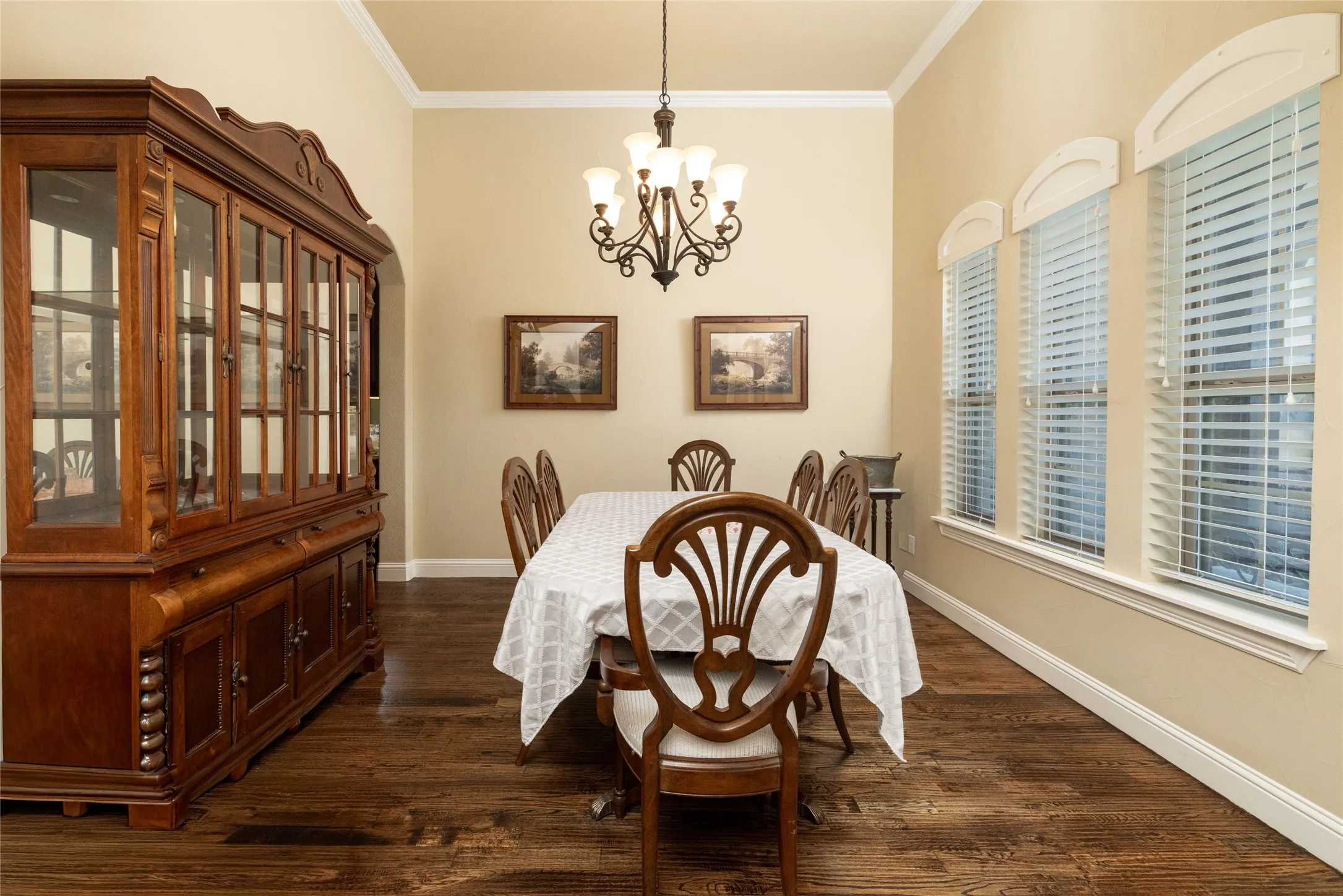 Single Family Residence For Sale in Denton County , 9111 Iron Mountain Trail, Justin, Texas 76247, 4 Bedroom, 3 Bathroom, 3 Garage spaces, 3,215 Sqft, built in 2017, Preowned, mls#21180323, Real Estate Agent in Justin, Homes For Sale in Denton county, Homes For Sale in Justin, Realtor in Justin Texas, Real Estate Brokerage Independent Realty Texas, Luminita Cordes Realtor