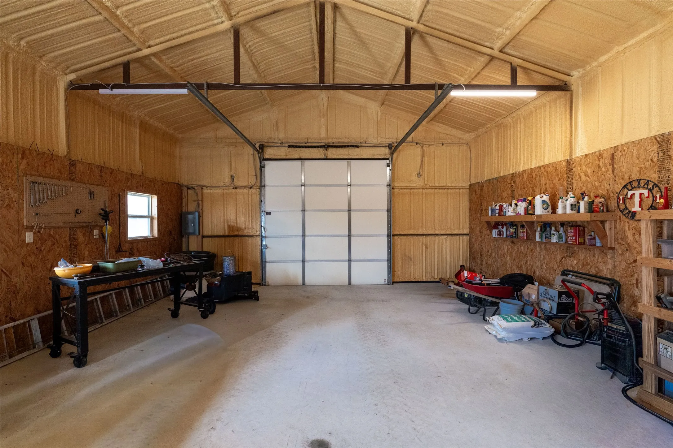 Single Family Residence For Sale in Denton County , 9111 Iron Mountain Trail, Justin, Texas 76247, 4 Bedroom, 3 Bathroom, 3 Garage spaces, 3,215 Sqft, built in 2017, Preowned, mls#21180323, Real Estate Agent in Justin, Homes For Sale in Denton county, Homes For Sale in Justin, Realtor in Justin Texas, Real Estate Brokerage Independent Realty Texas, Luminita Cordes Realtor