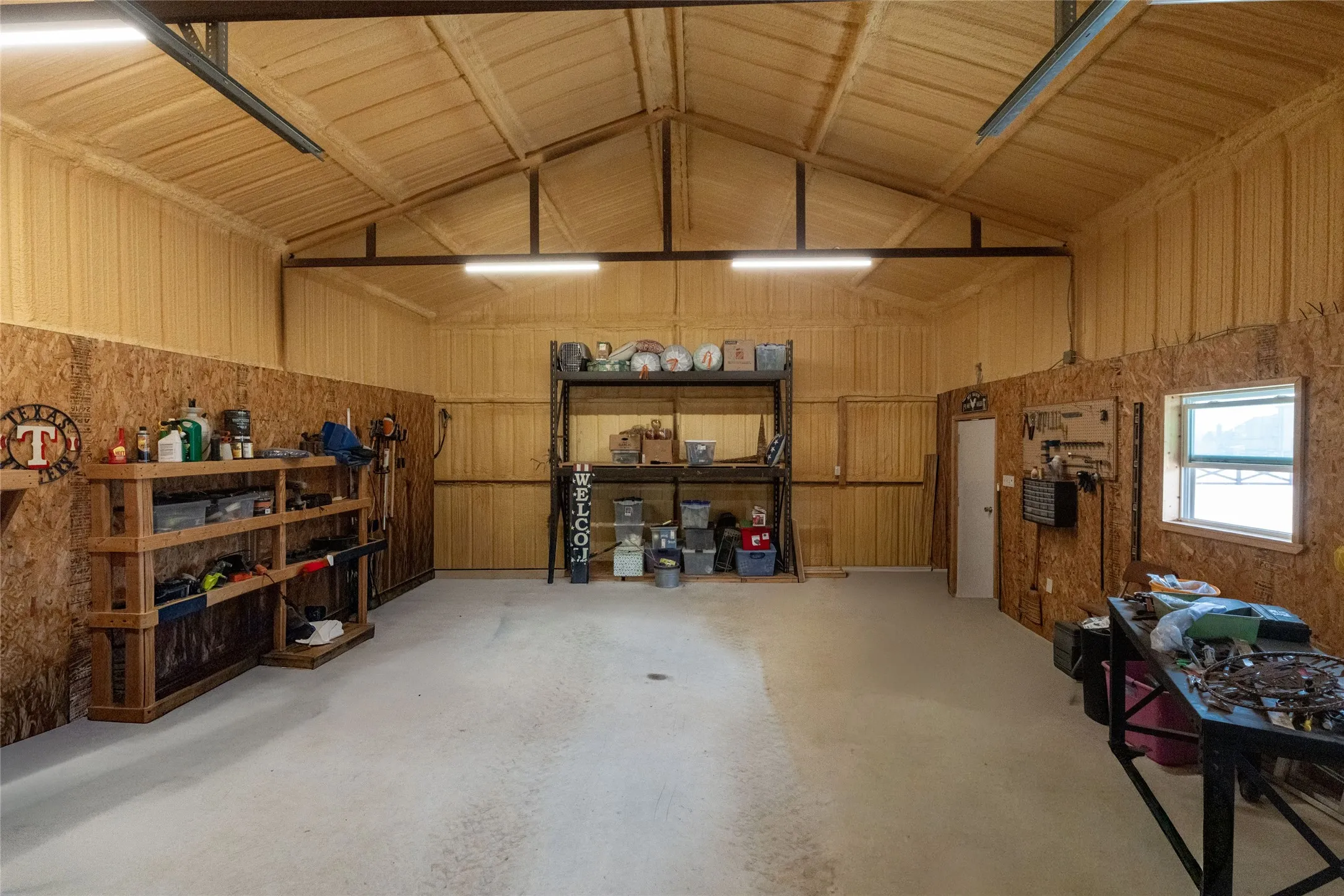 Single Family Residence For Sale in Denton County , 9111 Iron Mountain Trail, Justin, Texas 76247, 4 Bedroom, 3 Bathroom, 3 Garage spaces, 3,215 Sqft, built in 2017, Preowned, mls#21180323, Real Estate Agent in Justin, Homes For Sale in Denton county, Homes For Sale in Justin, Realtor in Justin Texas, Real Estate Brokerage Independent Realty Texas, Luminita Cordes Realtor