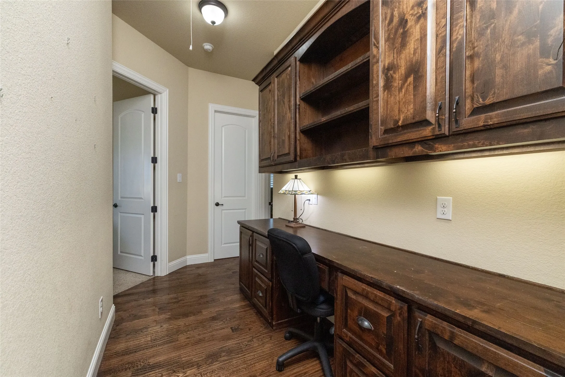 Single Family Residence For Sale in Denton County , 9111 Iron Mountain Trail, Justin, Texas 76247, 4 Bedroom, 3 Bathroom, 3 Garage spaces, 3,215 Sqft, built in 2017, Preowned, mls#21180323, Real Estate Agent in Justin, Homes For Sale in Denton county, Homes For Sale in Justin, Realtor in Justin Texas, Real Estate Brokerage Independent Realty Texas, Luminita Cordes Realtor
